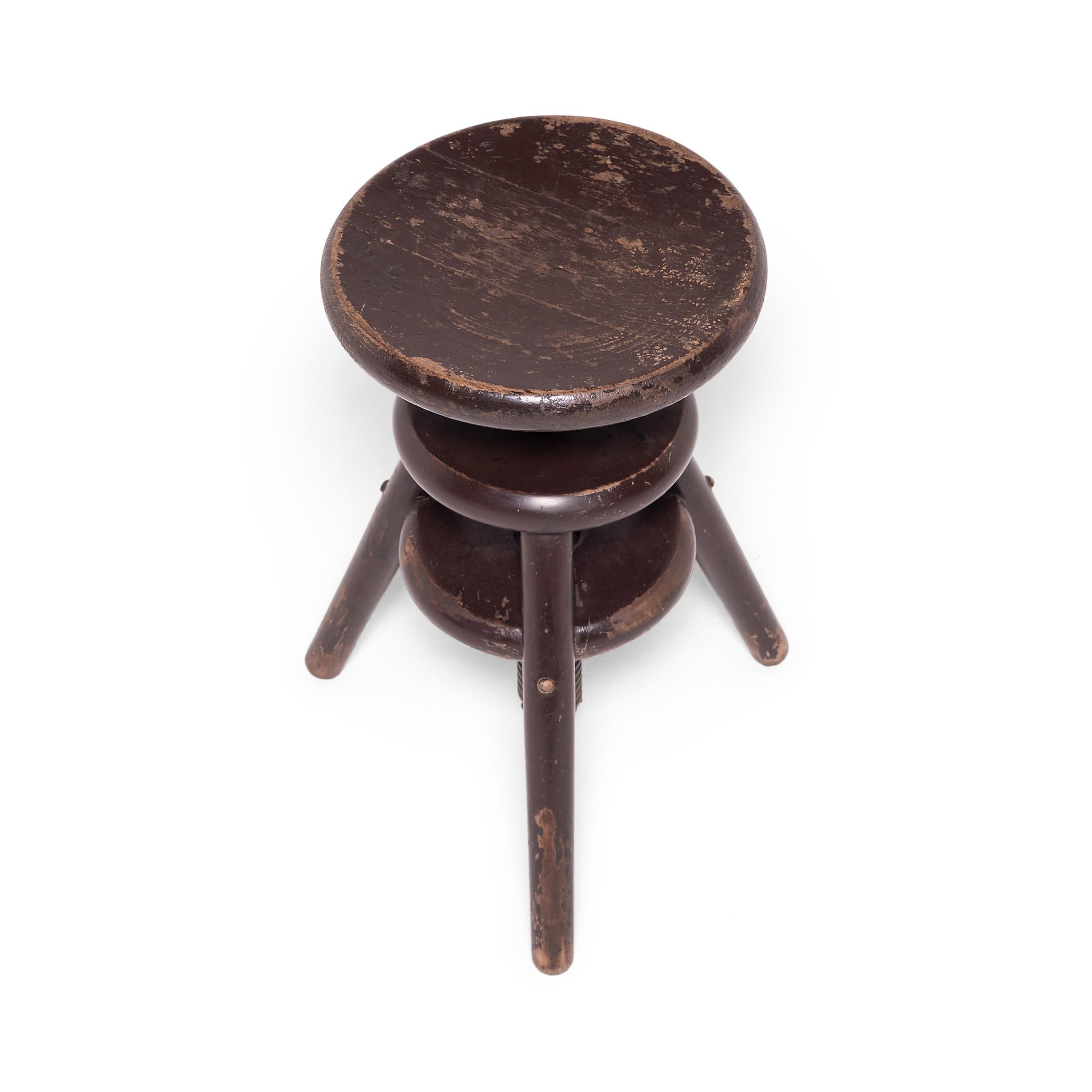 Chinese Turn Stool, c. 1900 In Good Condition For Sale In Chicago, IL