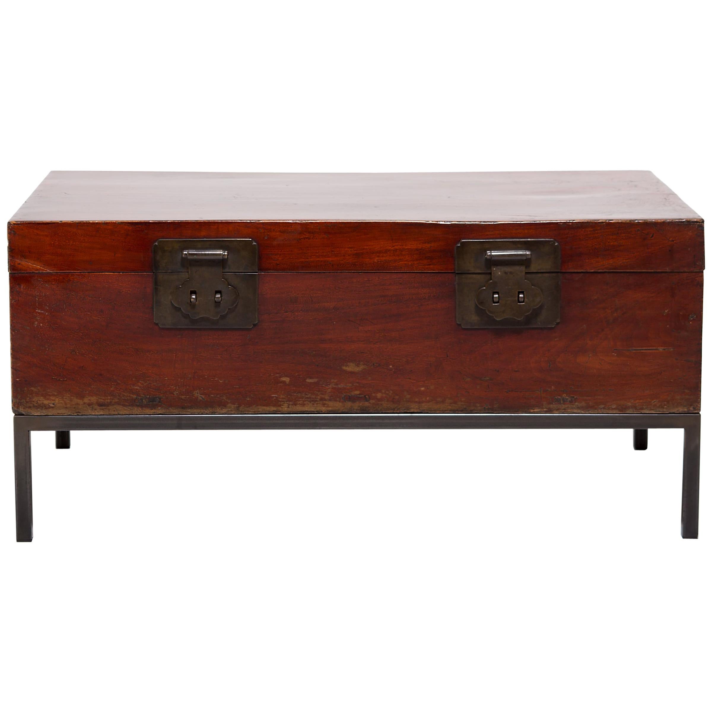 Early 20th Century Chinese Twin Attendants Trunk Table