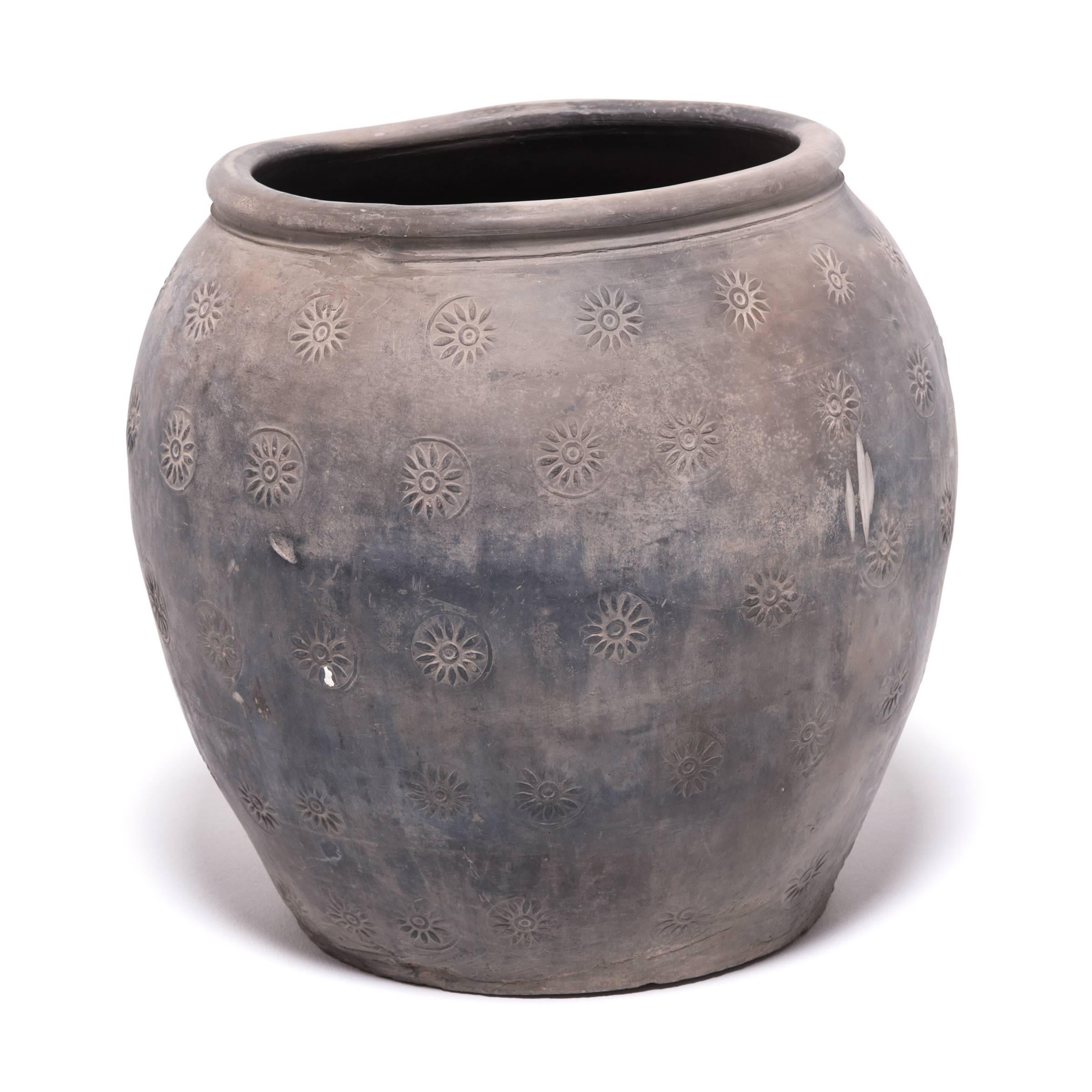 Early 20th Century Chinese Unglazed Stamped Clay Jar In Good Condition In Chicago, IL