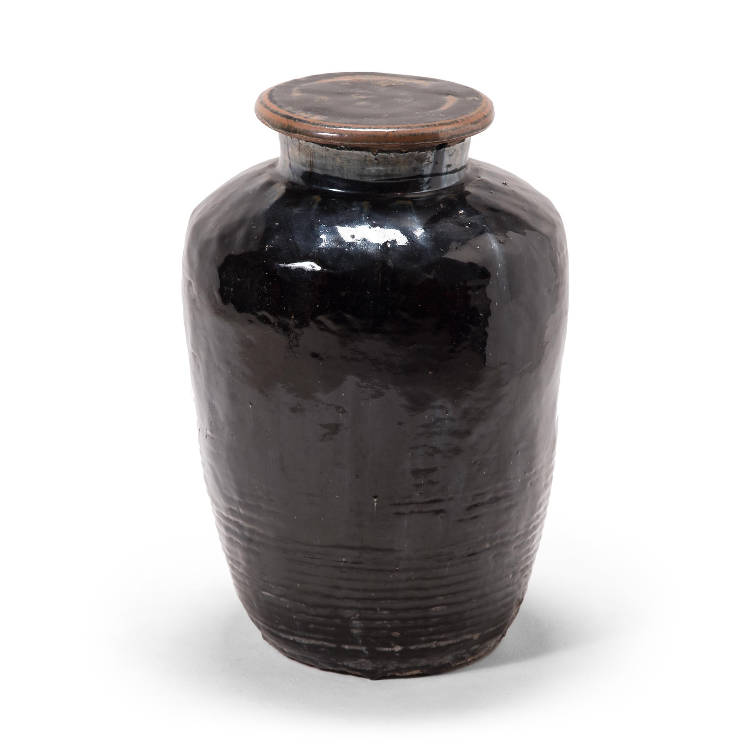 Qing Early 20th Century Chinese Vinegar Jar with Lid