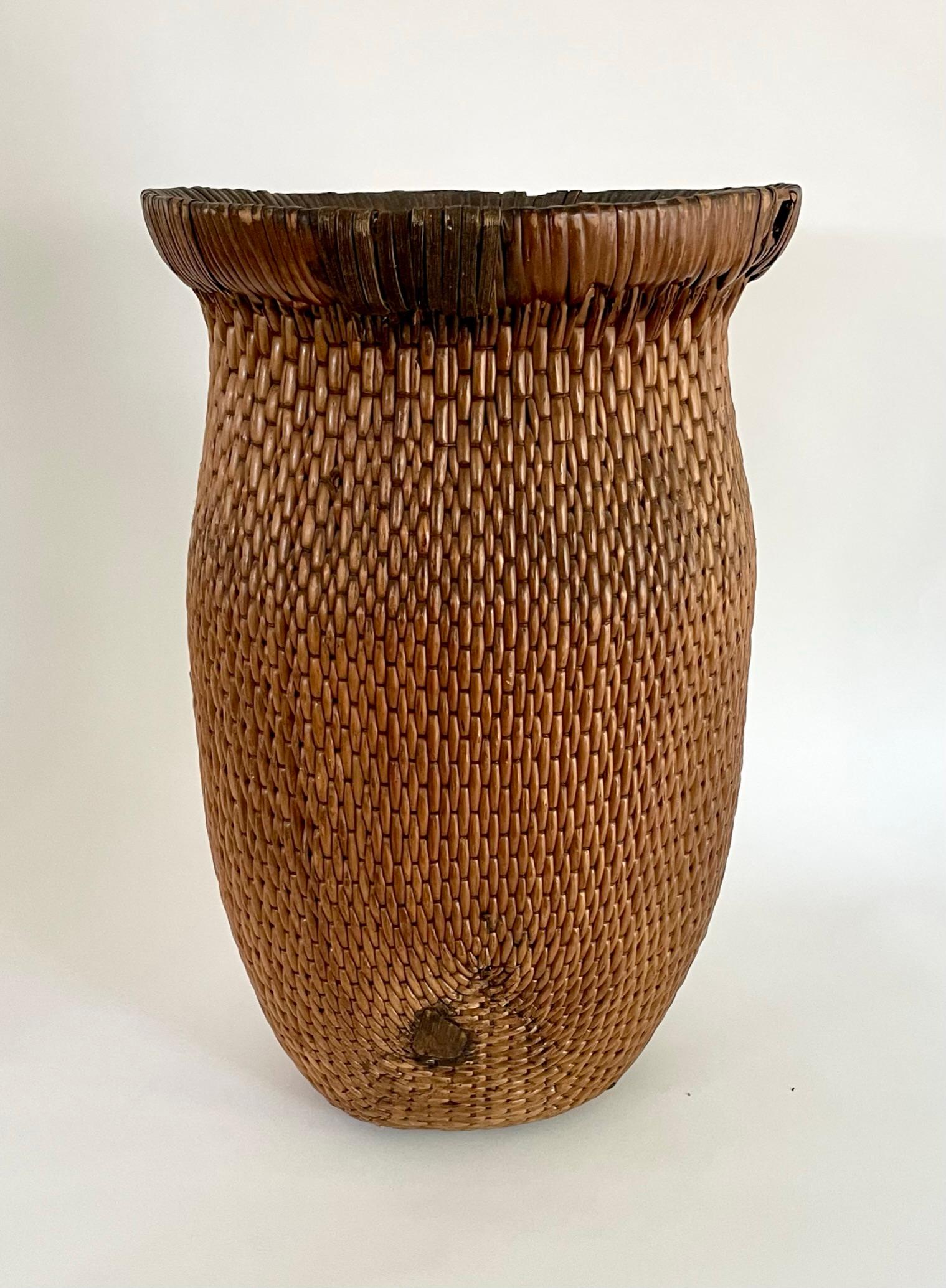 Hand-Woven Early 20th Century Chinese Willow Basket For Sale