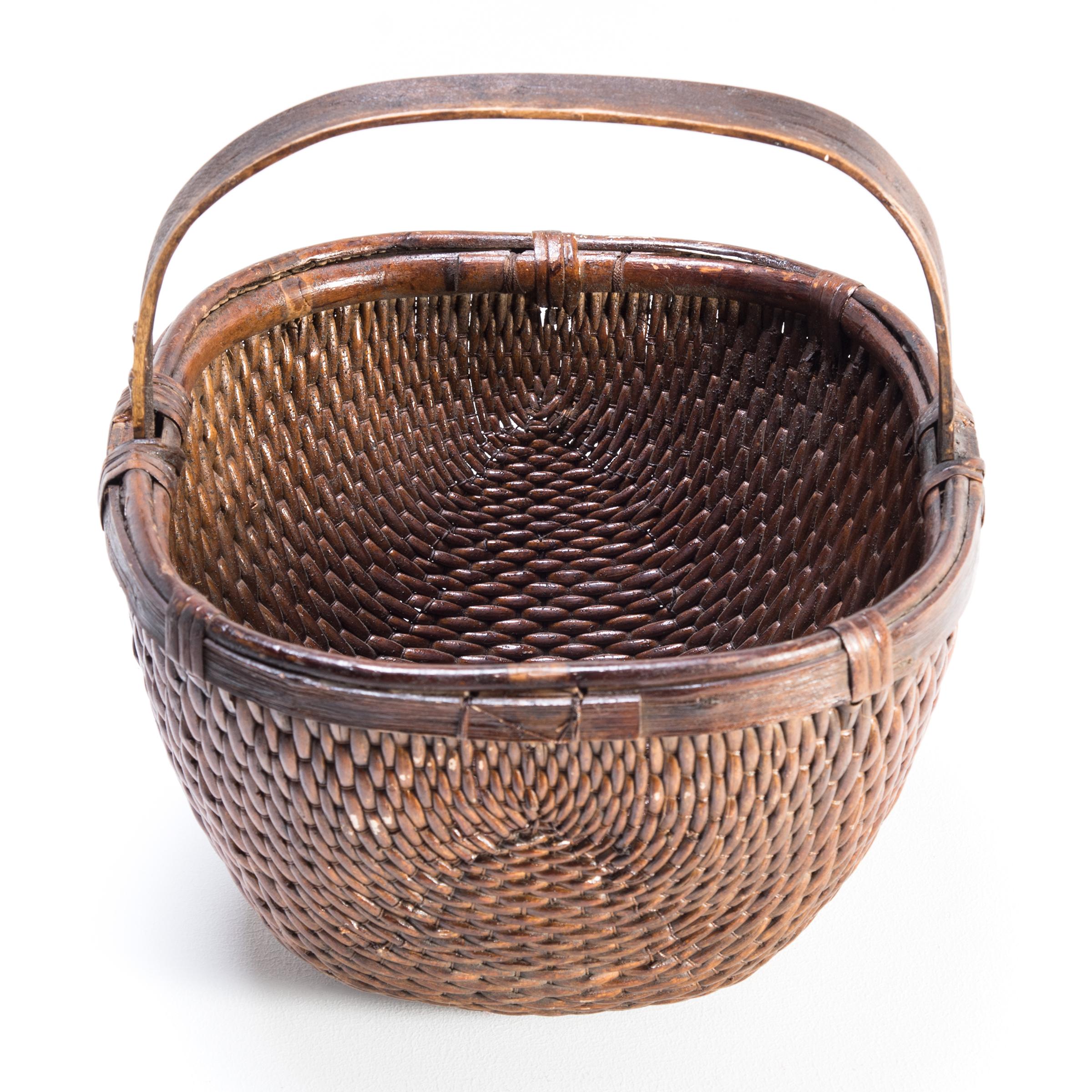 Early 20th Century Chinese Willow Market Basket In Good Condition In Chicago, IL