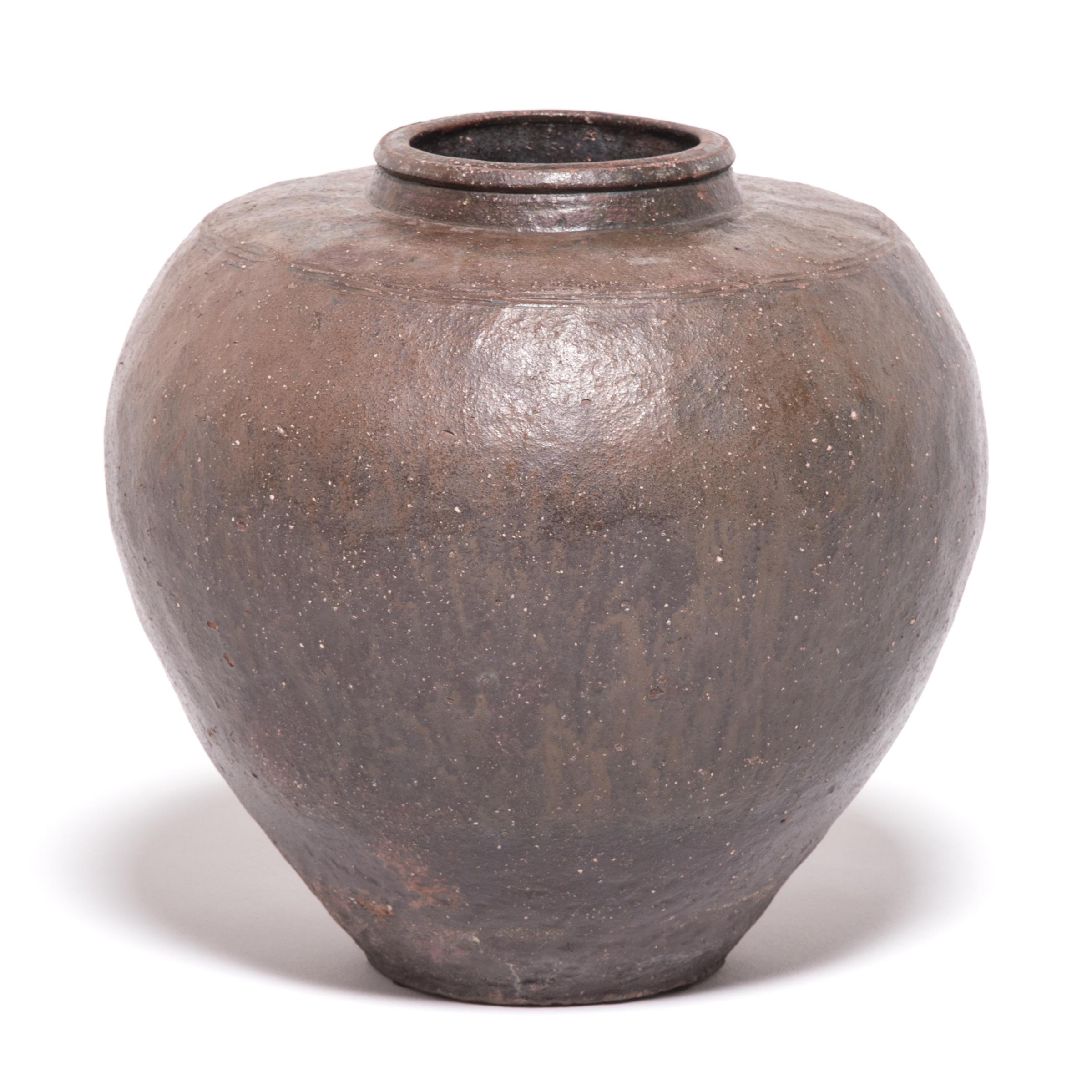 Early 20th Century Chinese Wine Jar In Good Condition In Chicago, IL
