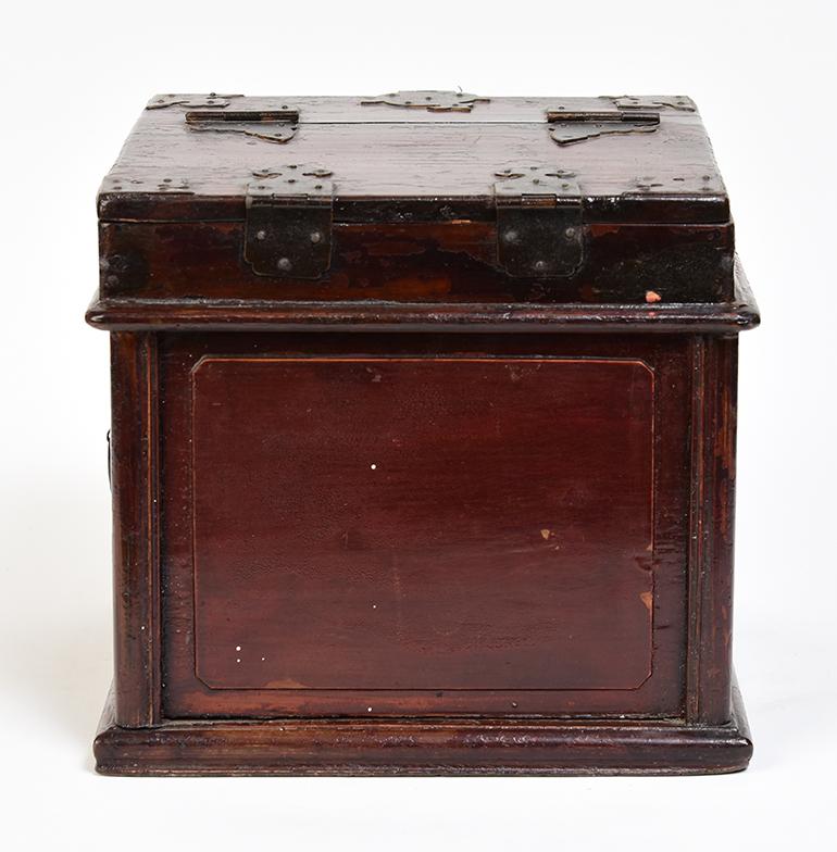 Early 20th Century, Chinese Wooden Box For Sale 5