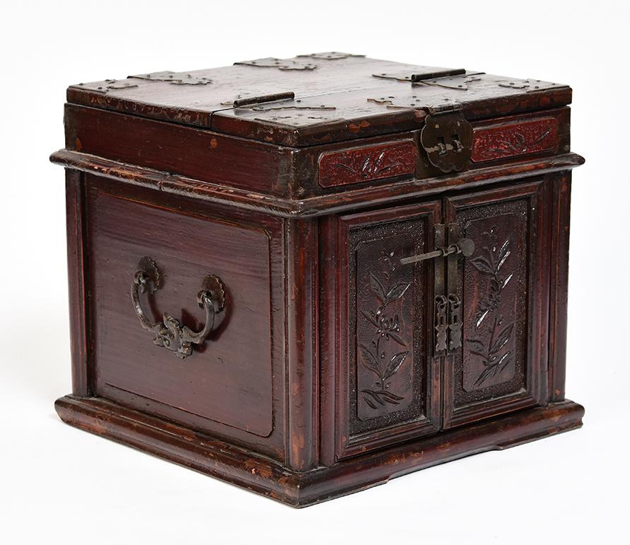 Early 20th Century, Chinese Wooden Box For Sale 8