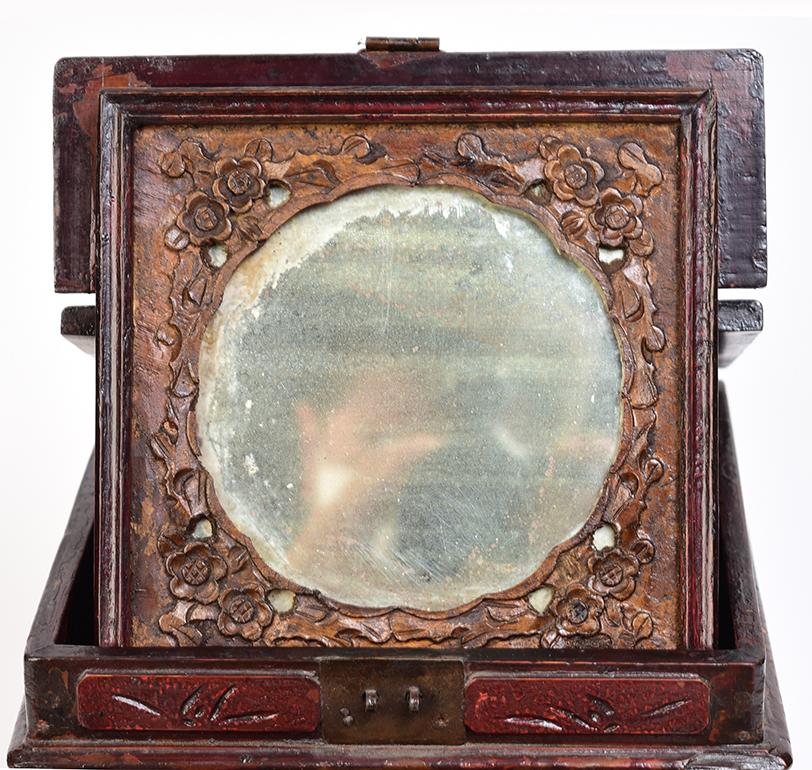 Early 20th Century, Chinese Wooden Box In Good Condition For Sale In Sampantawong, TH
