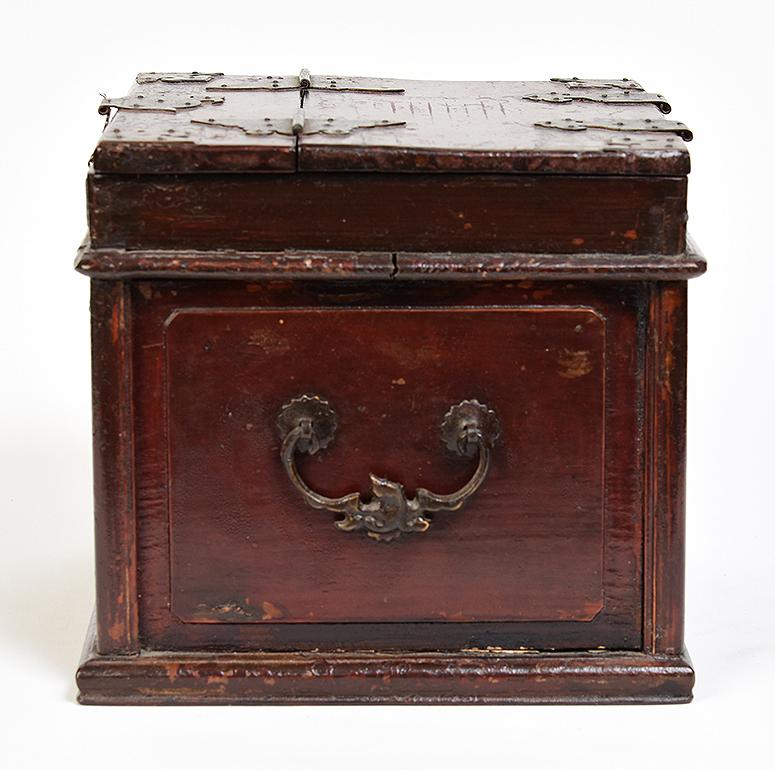 Early 20th Century, Chinese Wooden Box For Sale 3
