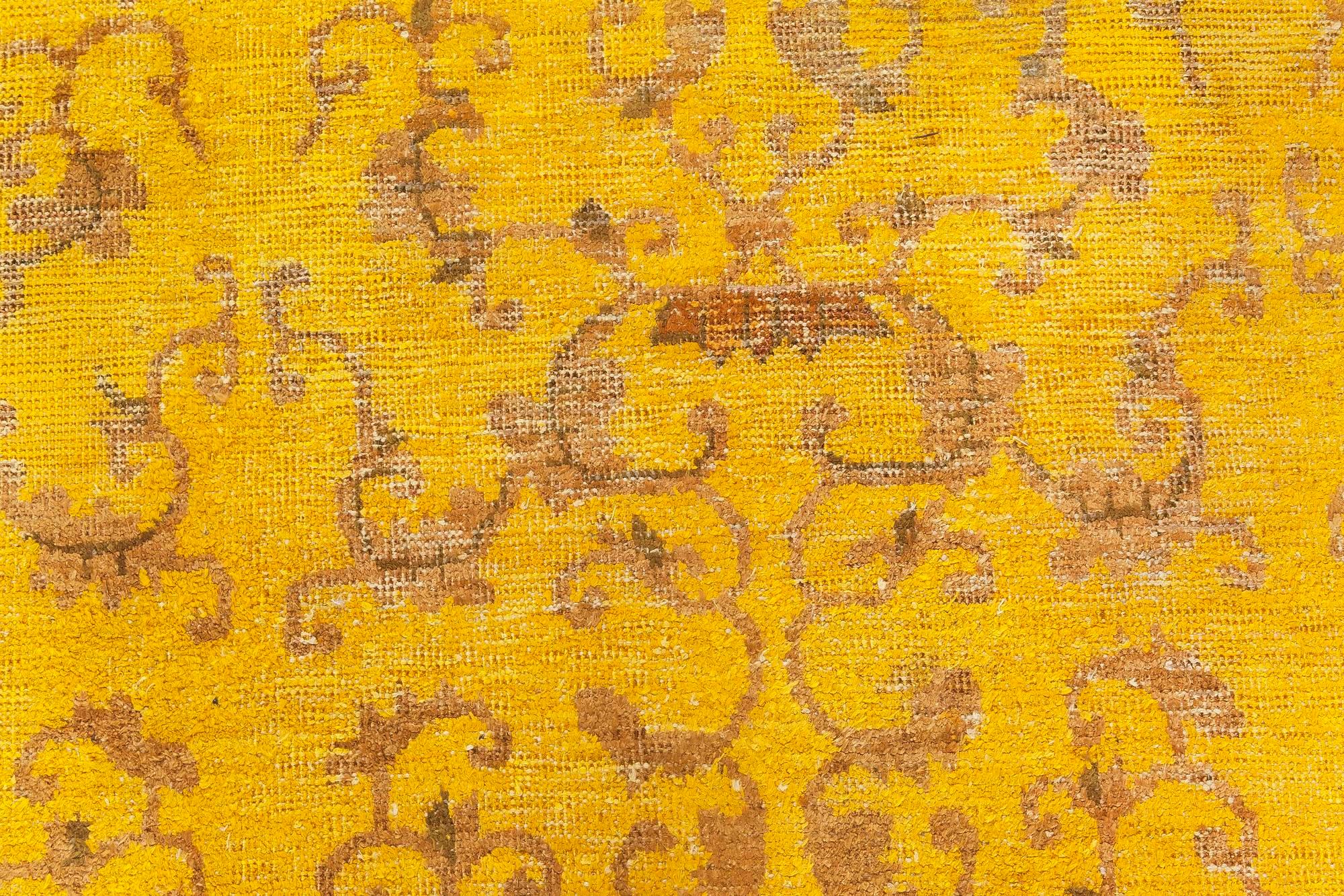 Early 20th Century Chinese Yellow Handmade Silk Rug In Good Condition For Sale In New York, NY