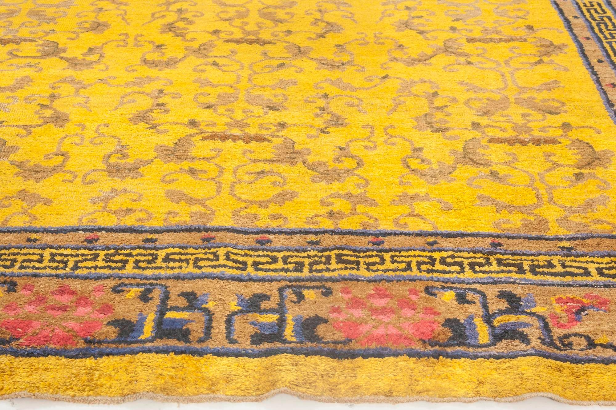 Early 20th Century Chinese Yellow Handmade Silk Rug For Sale 2