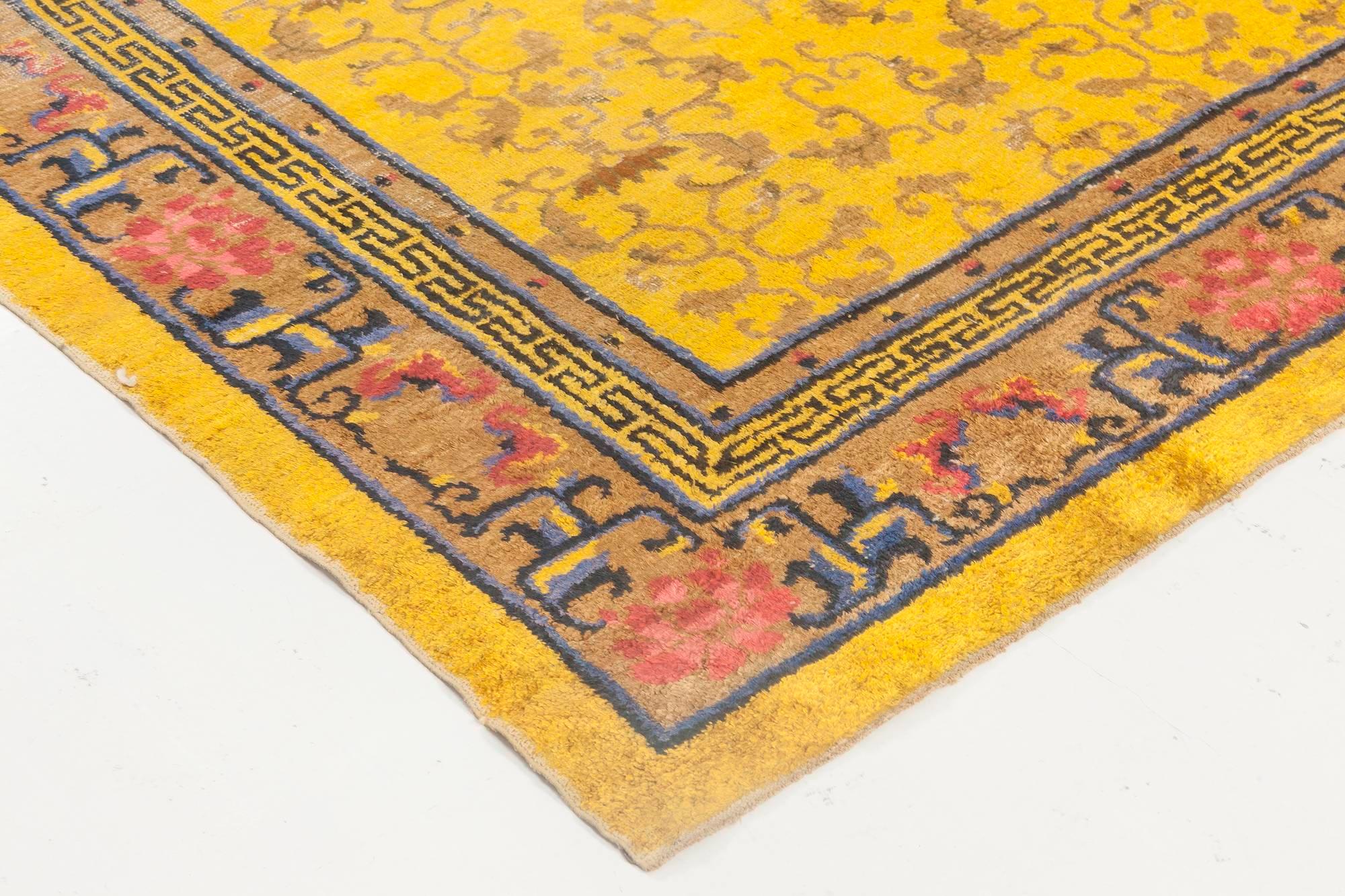 Early 20th Century Chinese Yellow Handmade Silk Rug For Sale 3