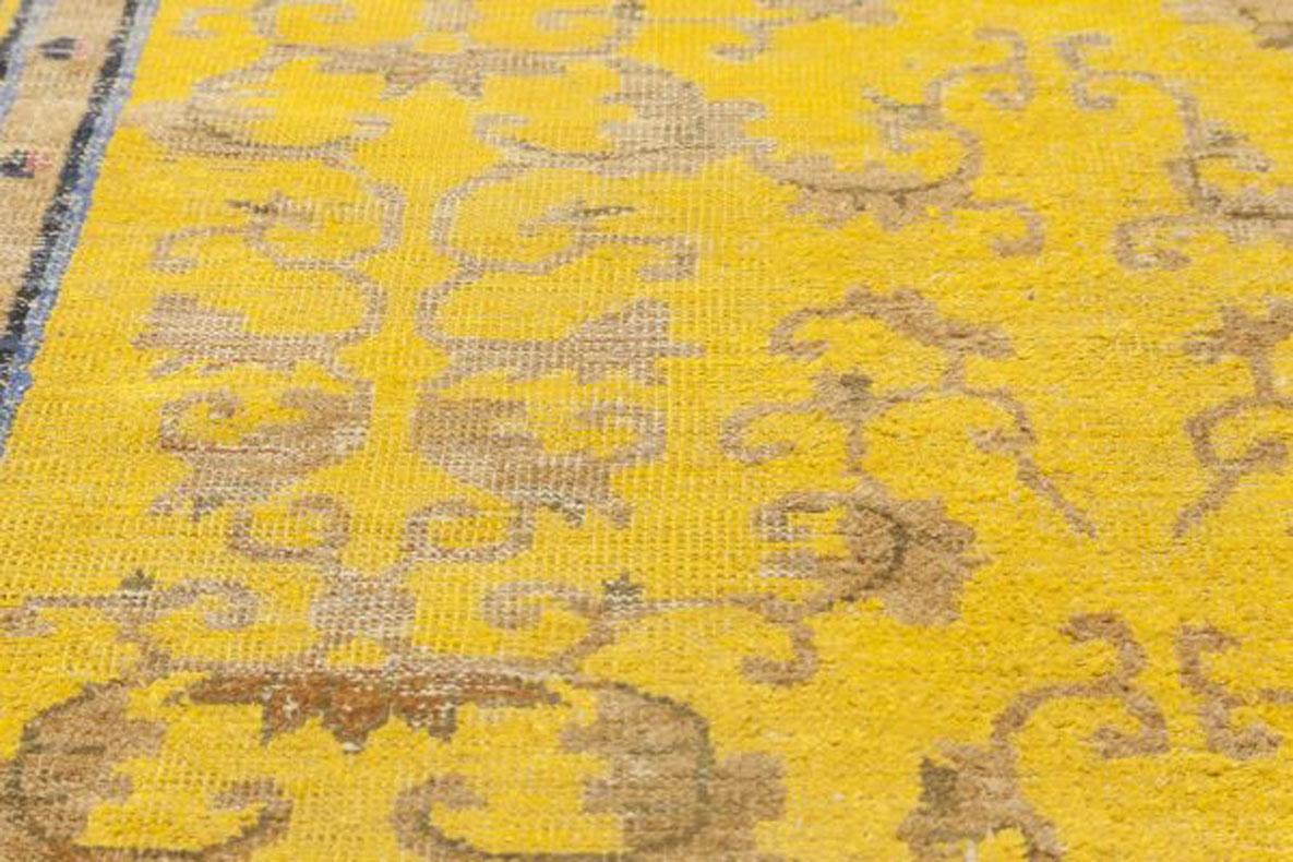 Doris Leslie Blau Collection Early 20th Century Chinese Yellow Handmade Silk Rug In Good Condition For Sale In New York, NY