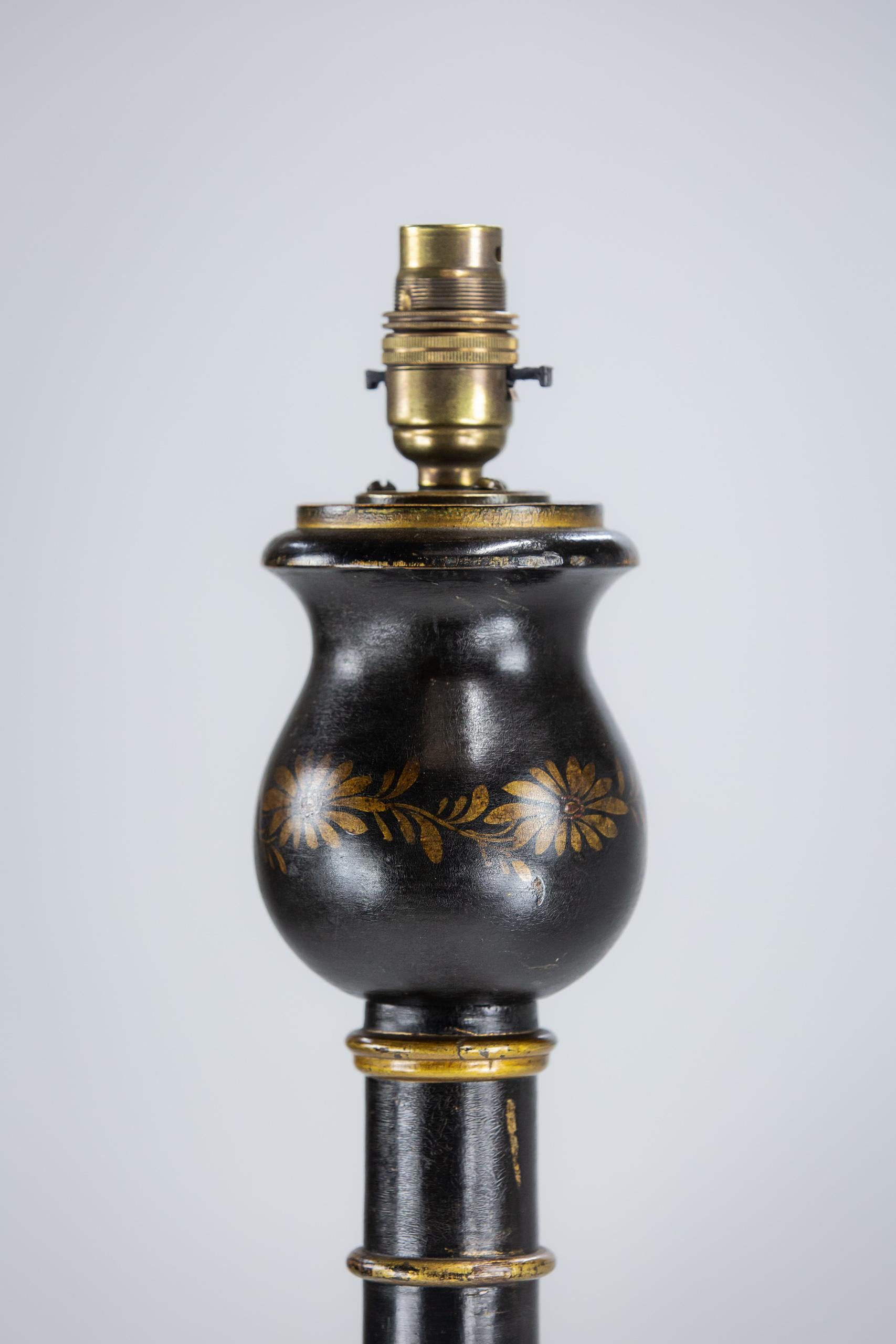 Chinoiserie-Stehlampe des frühen 20. Jahrhunderts im Angebot 1