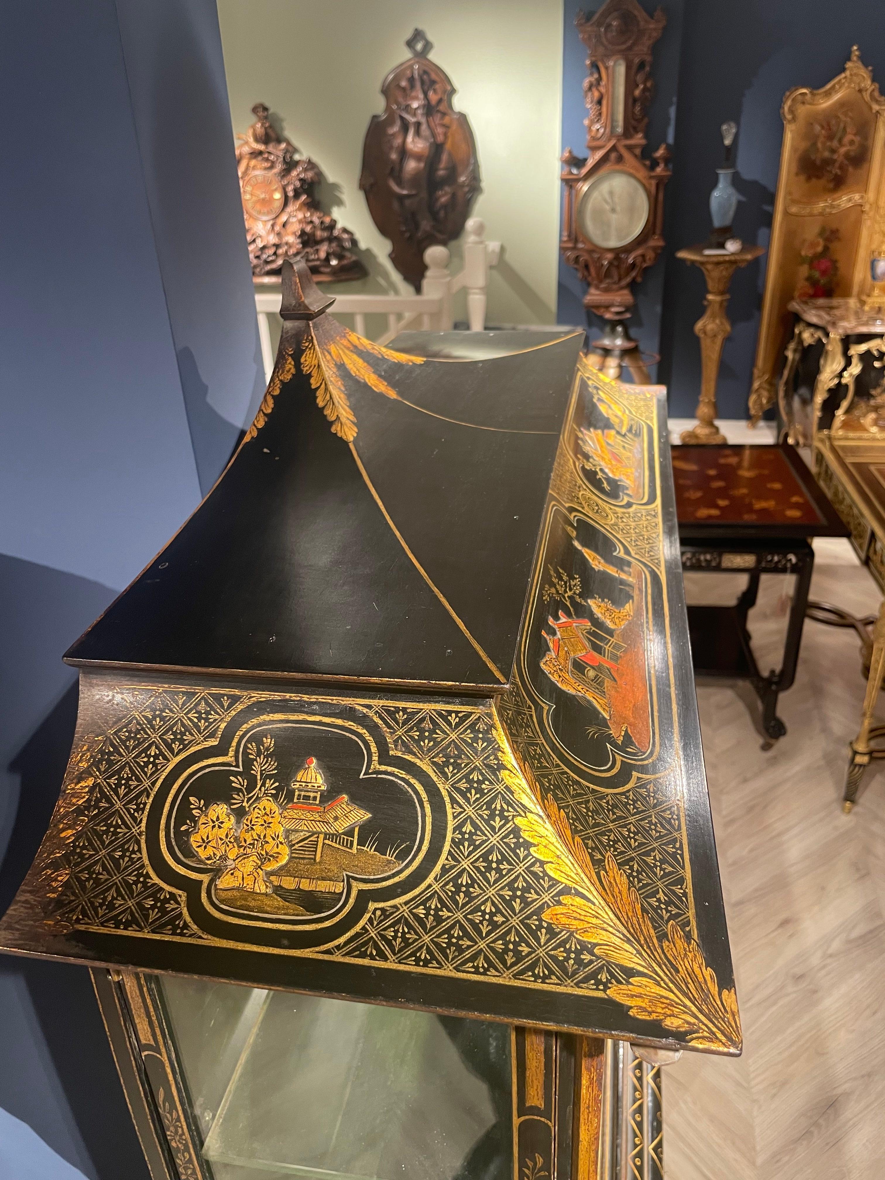 Early 20th Century Chinoiserie Lacquer Display Case attributed to Hille & Co For Sale 5