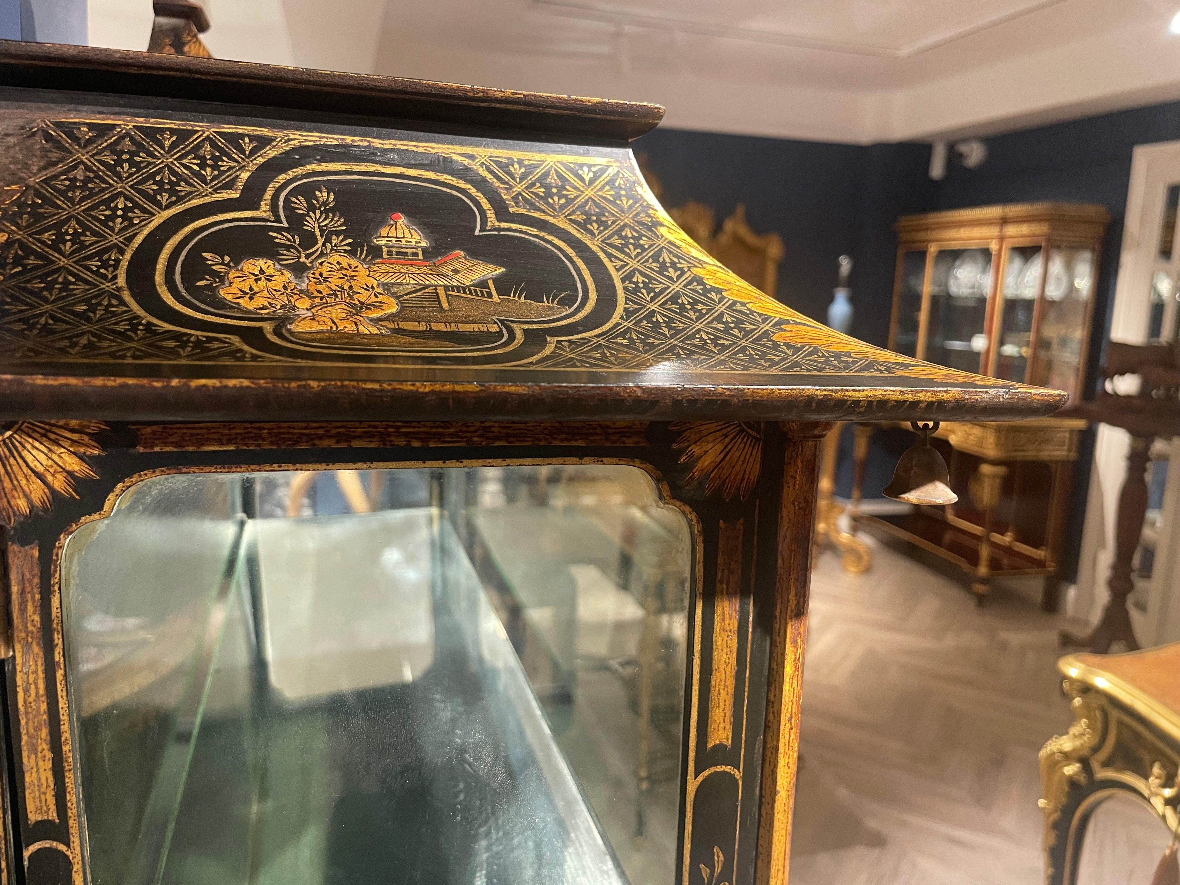 Early 20th Century Chinoiserie Lacquer Display Case attributed to Hille & Co For Sale 7