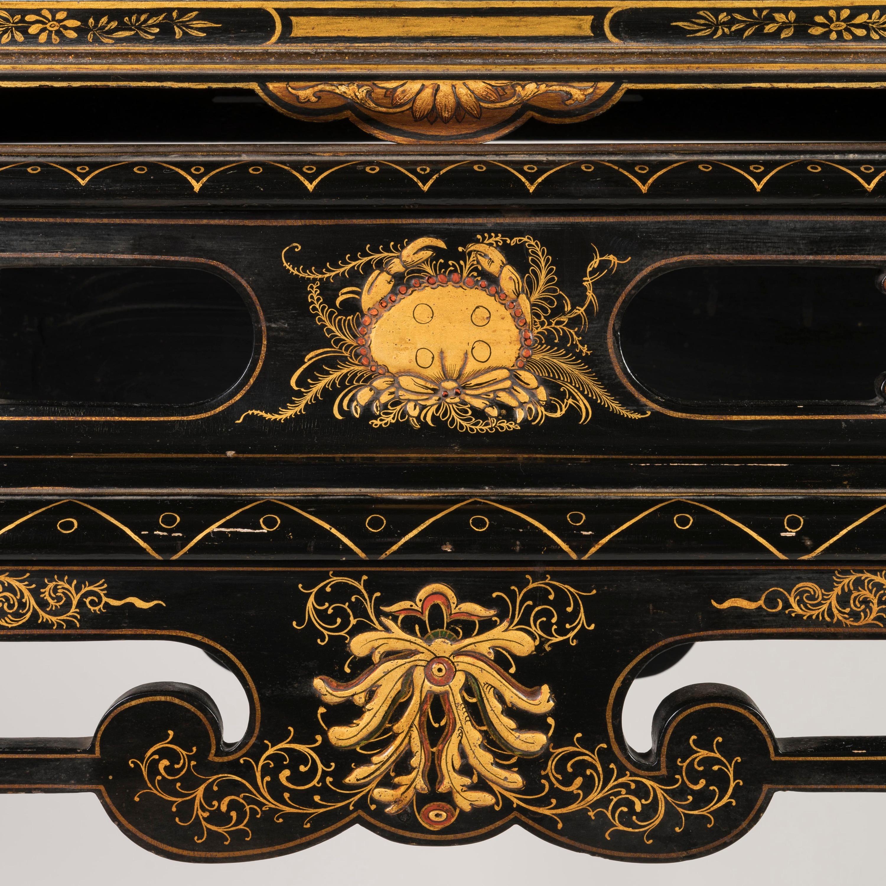 Early 20th Century Chinoiserie Lacquer Display Case attributed to Hille & Co For Sale 1