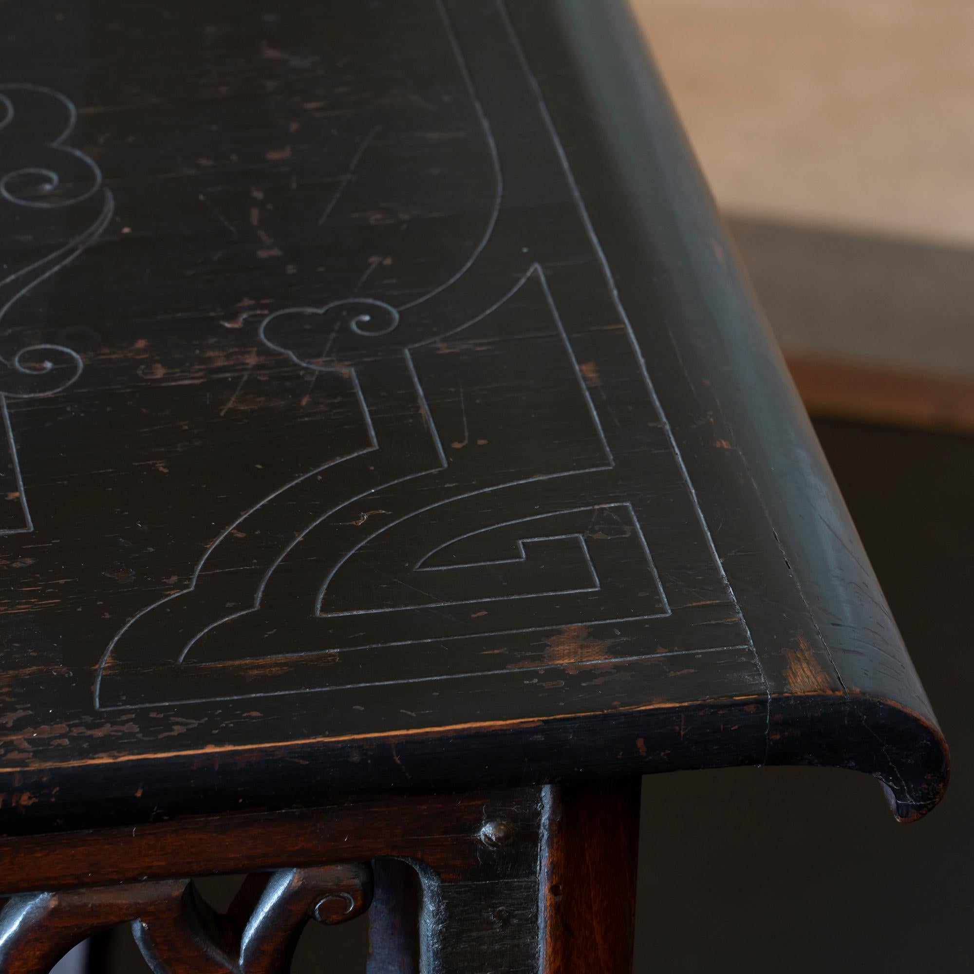 Early 20th Century Chinoiserie Lacquered Desk / Console with Ivory Details 6