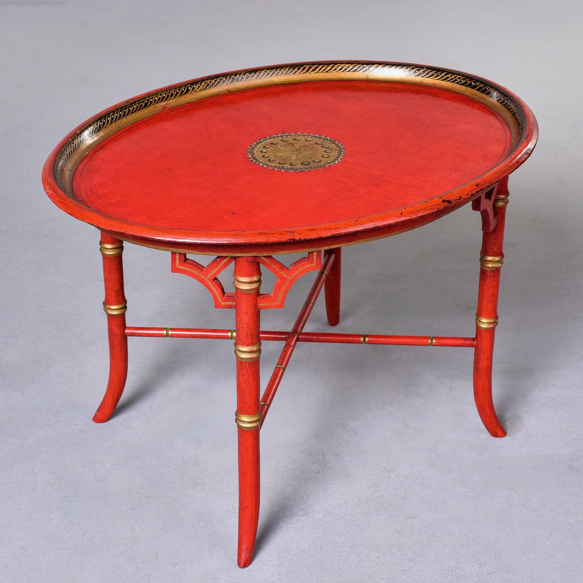 Chinoiseries Table d'appoint ovale de style chinoiserie du début du XXe siècle en vente