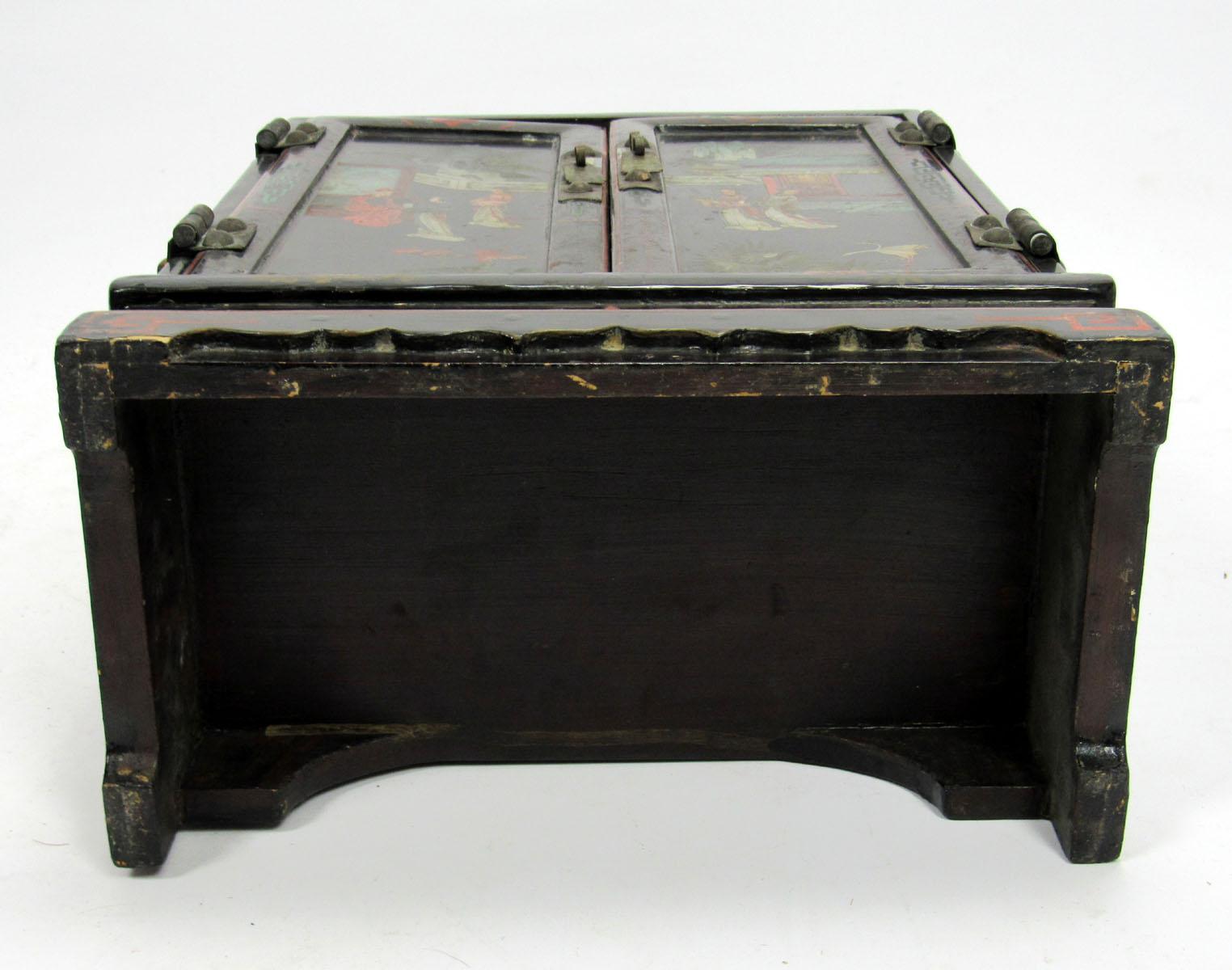 Early 20th Century Chinoiserie Style Cabinet 10