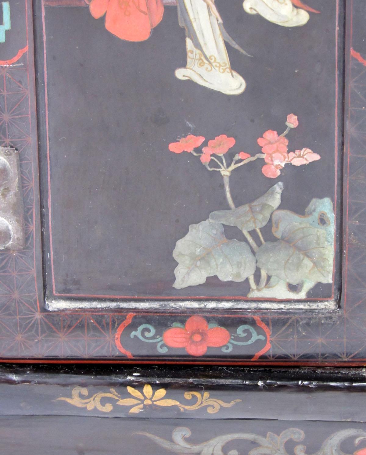 Early 20th Century Chinoiserie Style Cabinet 1