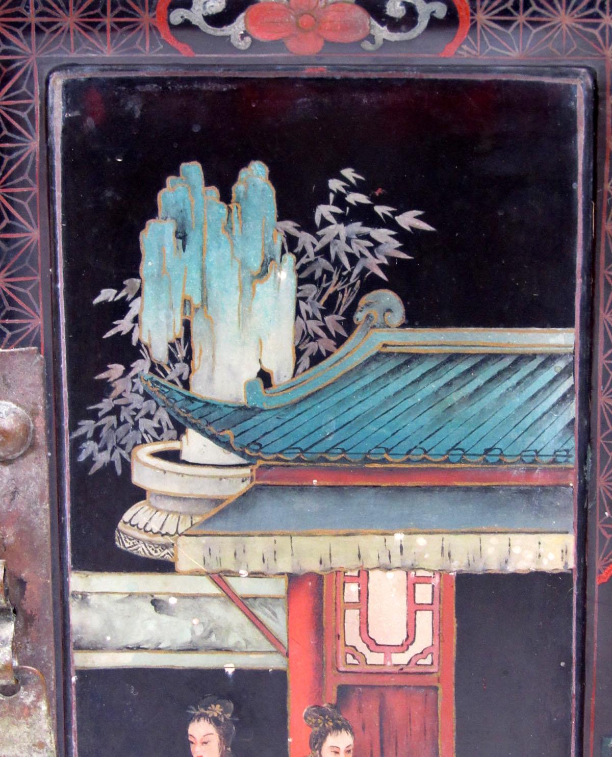 Early 20th Century Chinoiserie Style Cabinet 2