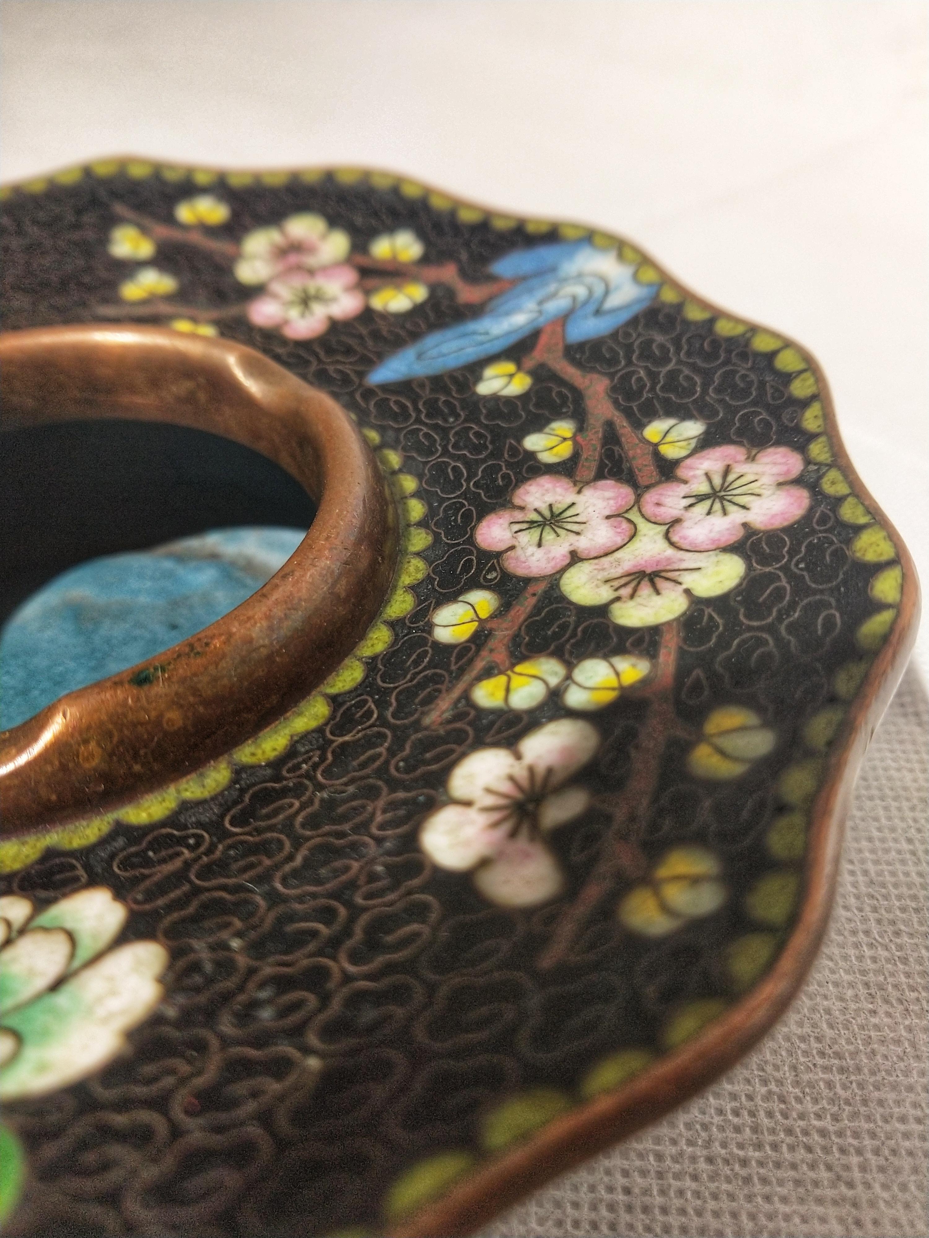 Early 20th Century Chinoiserie Style Ceramic and Glass on Brass Chinese Ashtray In Good Condition For Sale In Toledo, Castilla La Mancha