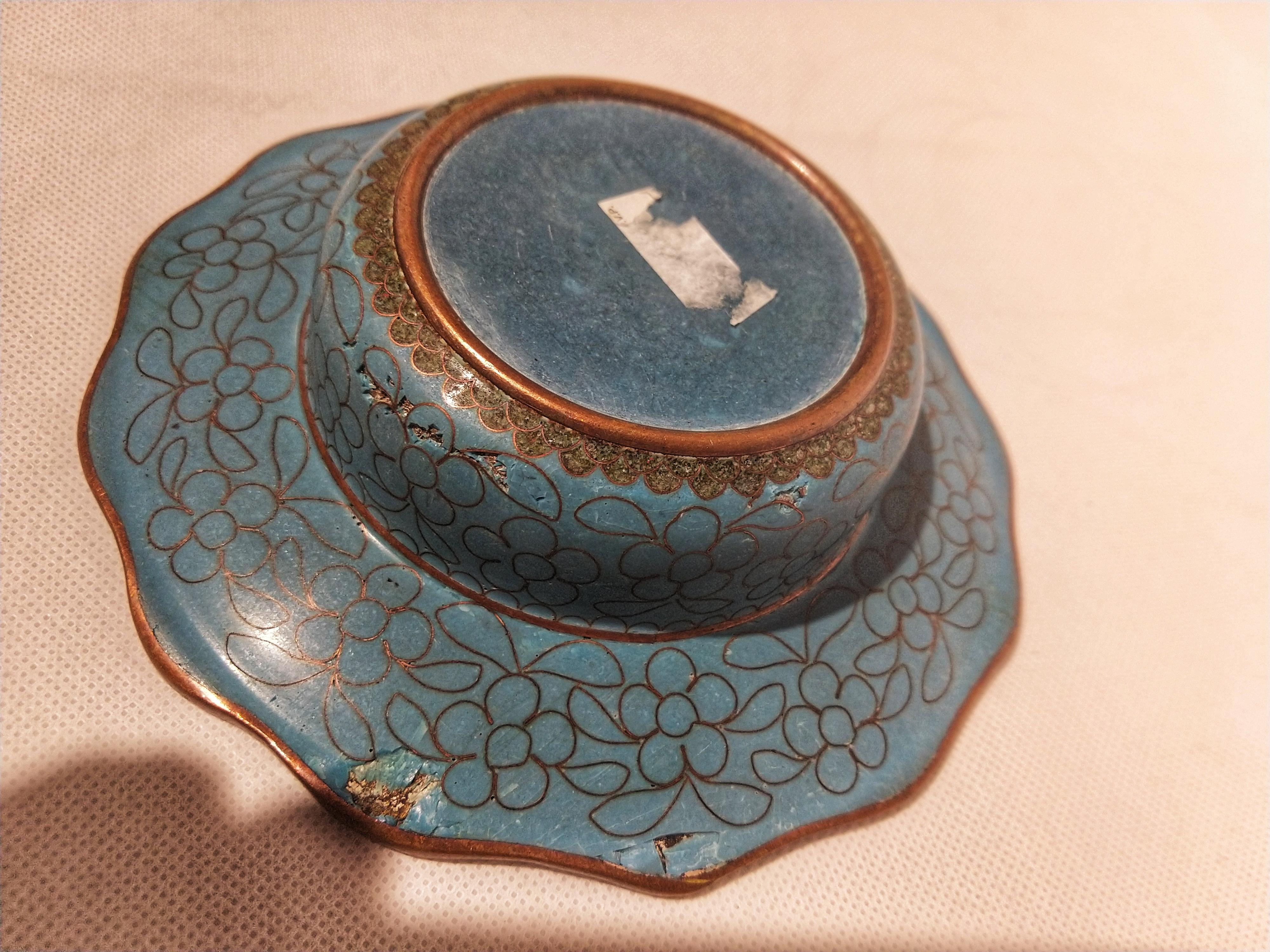 Early 20th Century Chinoiserie Style Ceramic and Glass on Brass Chinese Ashtray For Sale 1
