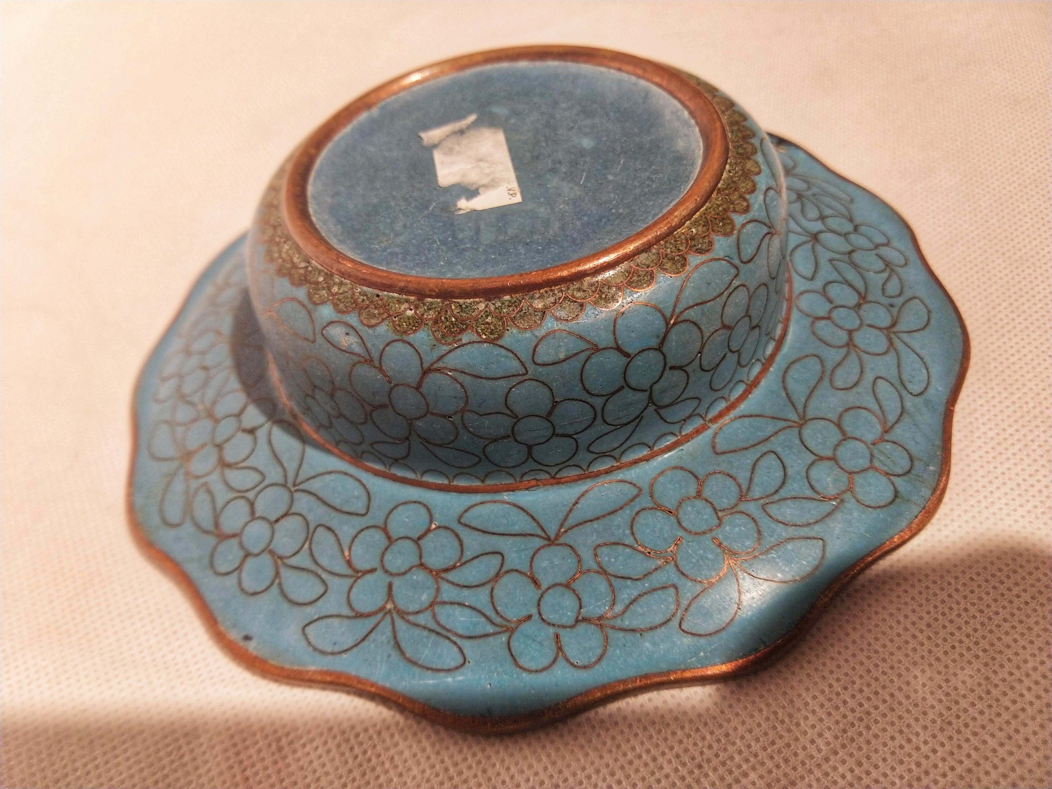 Early 20th Century Chinoiserie Style Ceramic and Glass on Brass Chinese Ashtray For Sale 2