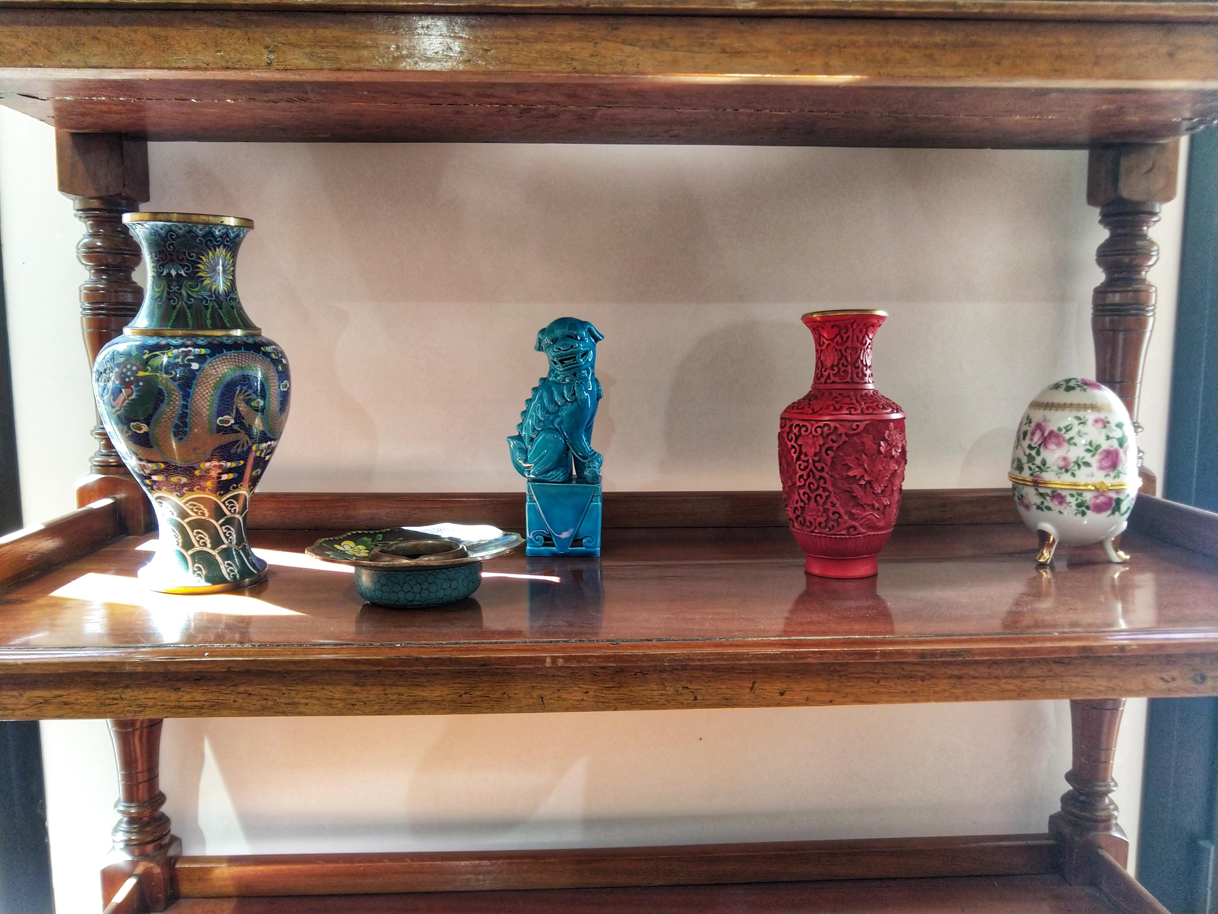 Early 20th Century Chinoiserie Style Ceramic and Glass on Brass Chinese Ashtray For Sale 3