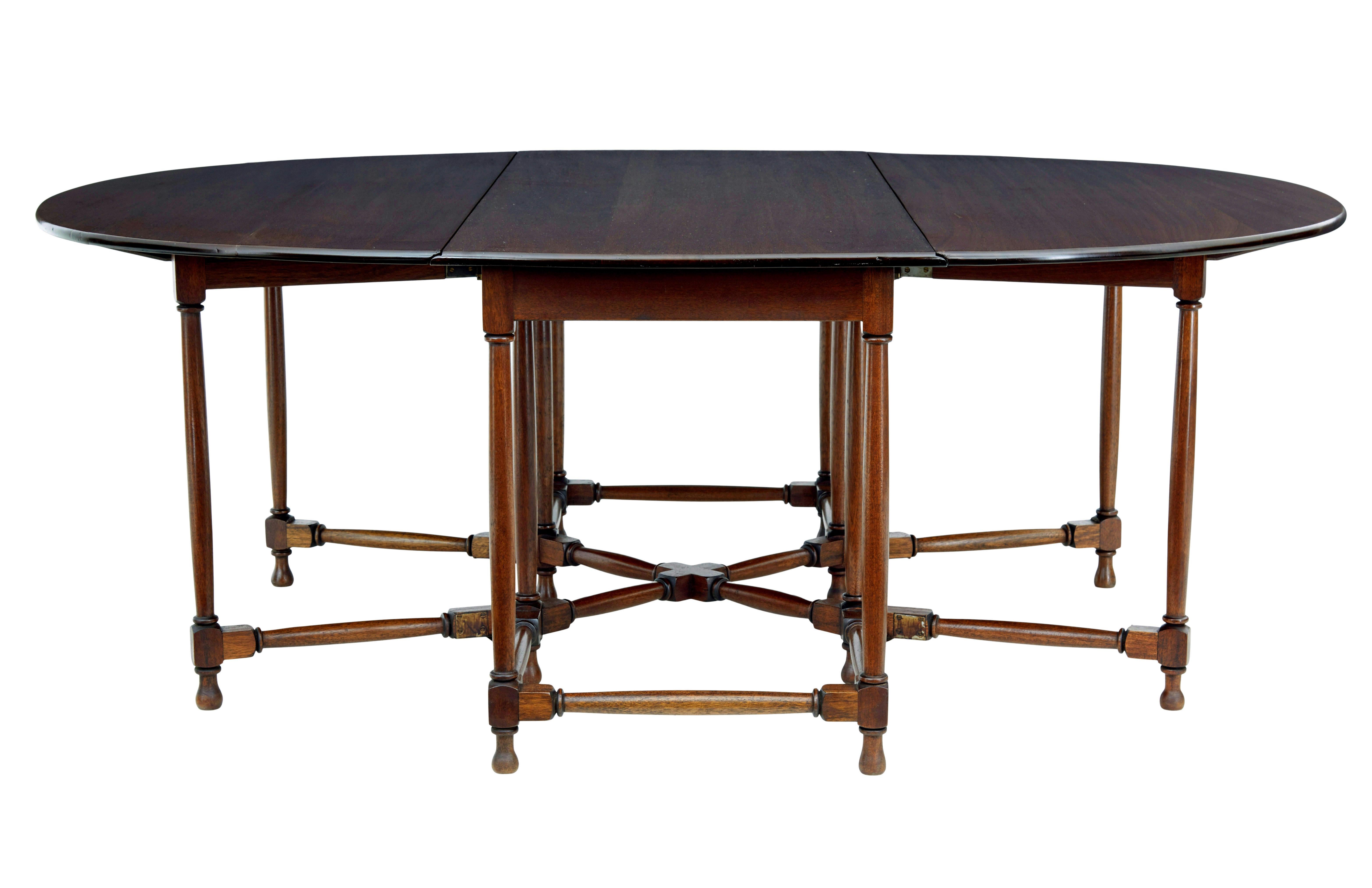 Hand-Carved Early 20th century chippendale influenced mahogany gate leg table For Sale