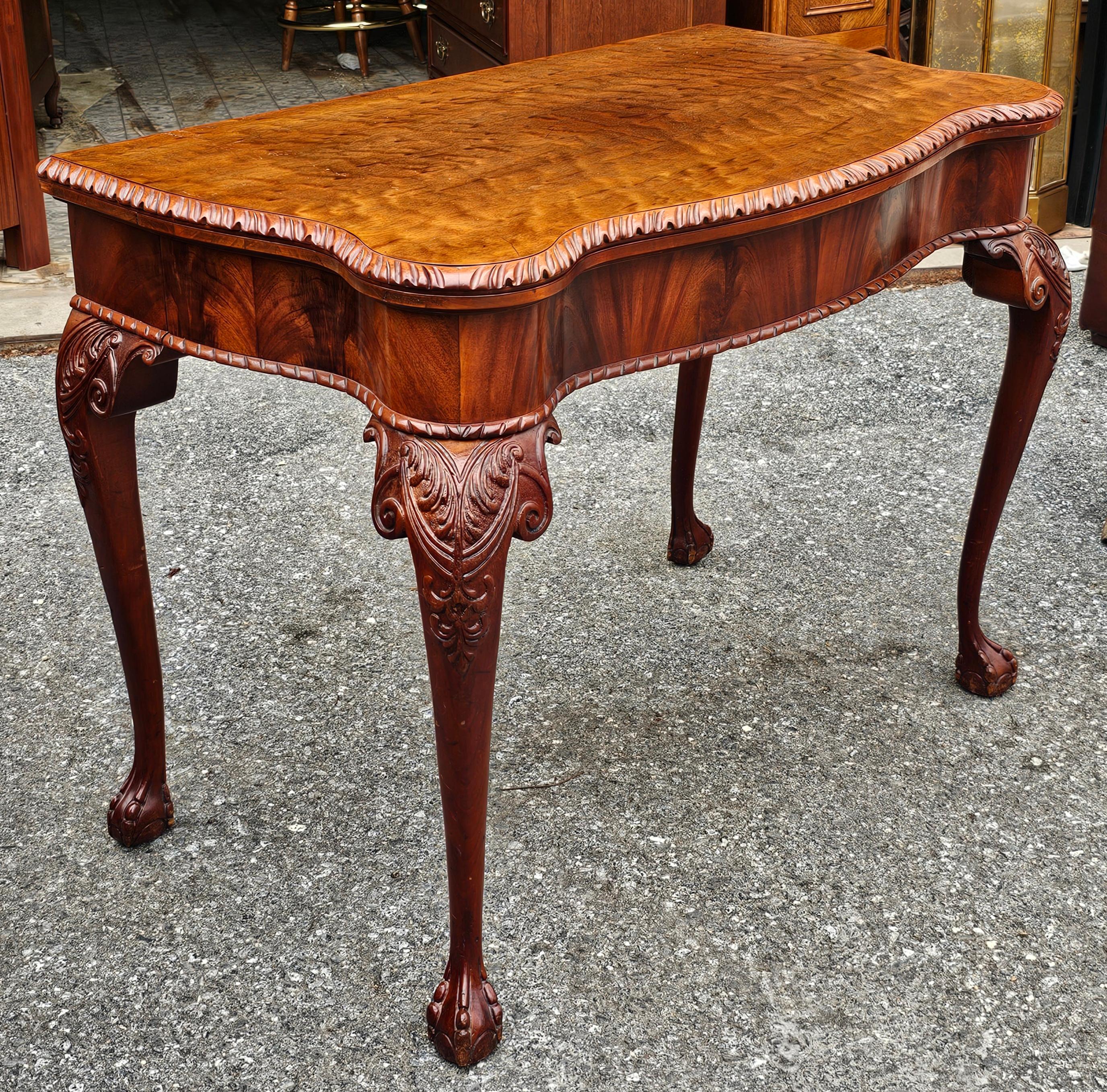 Américain Table à cartes console à plateau rabattable en acajou Chippendale du début du 20e siècle en vente