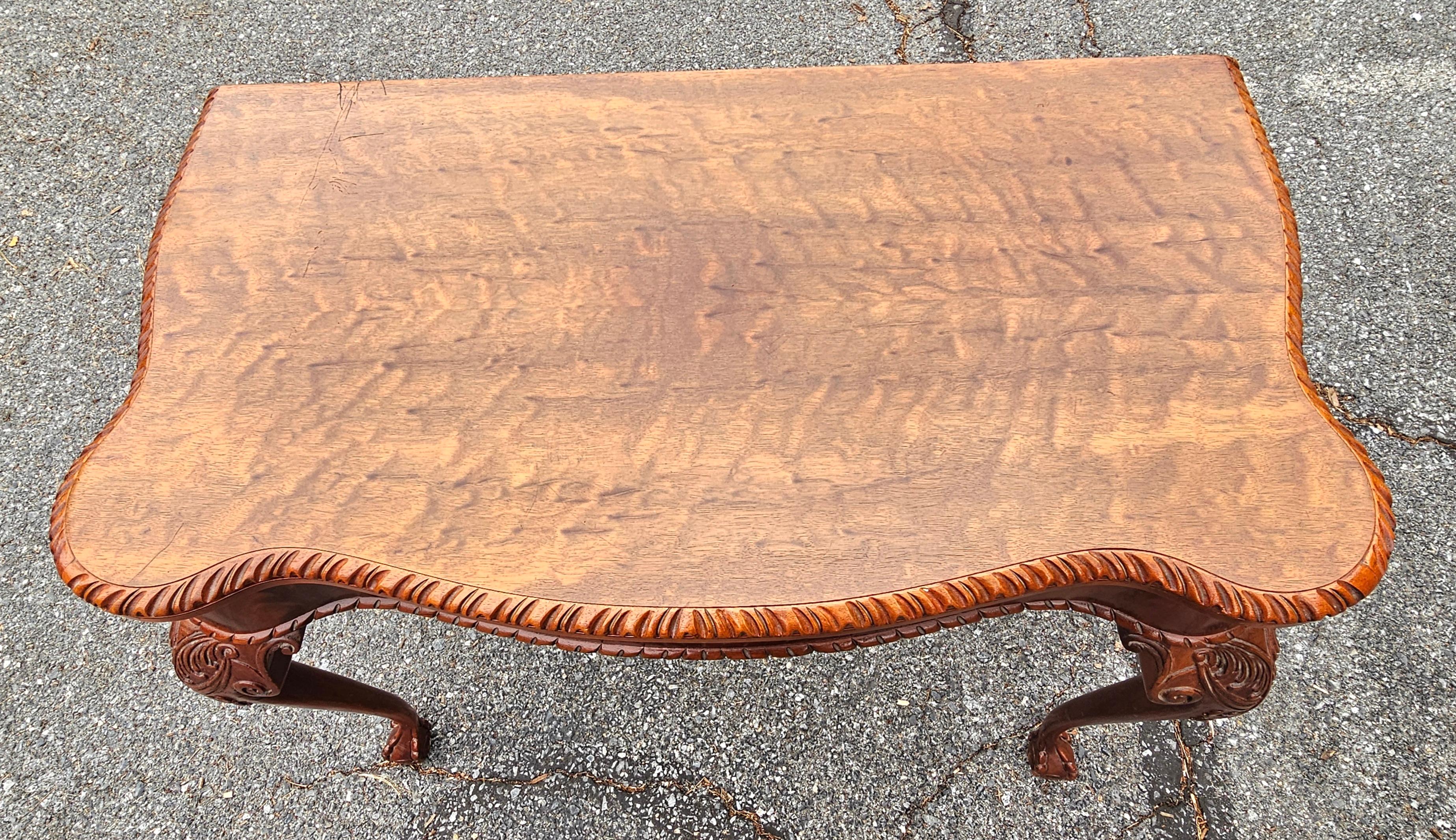 Noyer Table à cartes console à plateau rabattable en acajou Chippendale du début du 20e siècle en vente