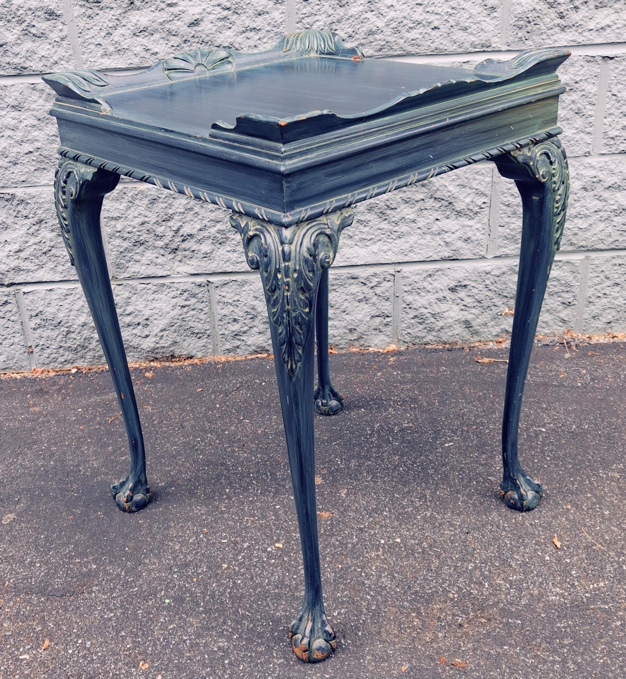 Mesa auxiliar de caoba pintada de verde oscuro estilo Chippendale de principios del siglo XX en venta 4