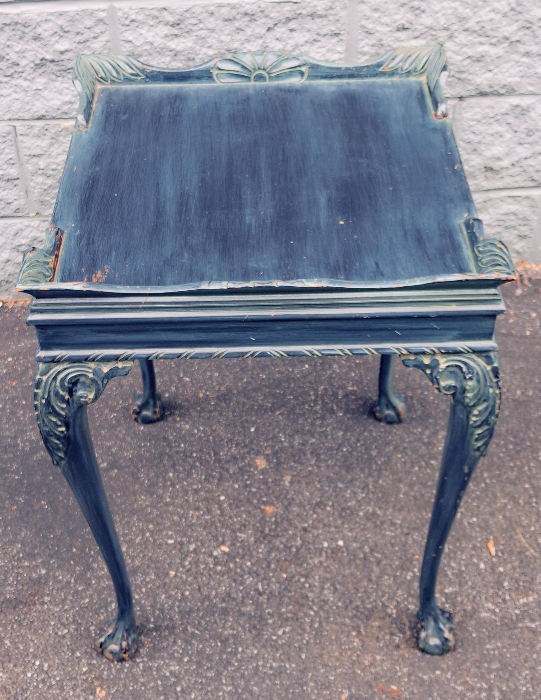 Mesa auxiliar de caoba pintada de verde oscuro estilo Chippendale de principios del siglo XX en venta 6
