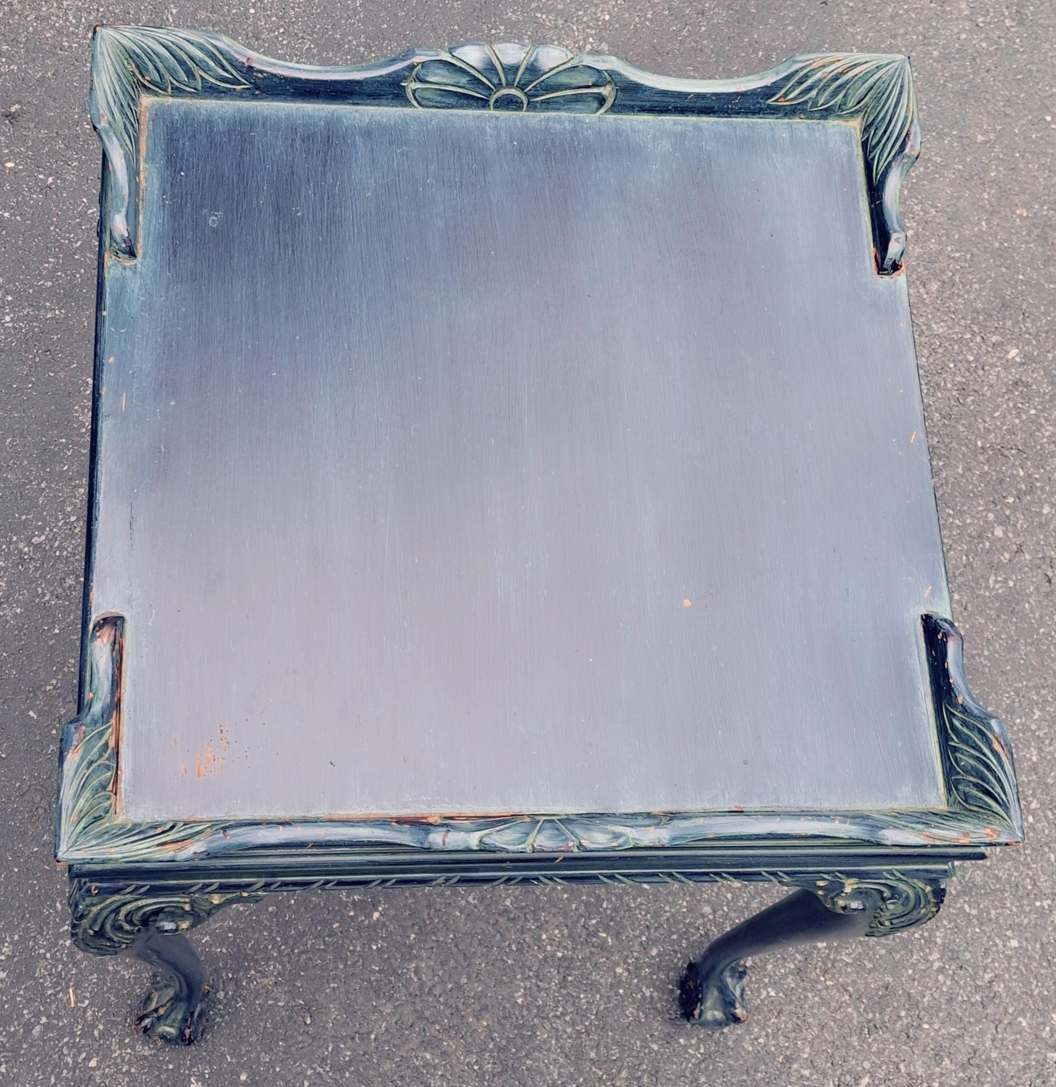 Mesa auxiliar de caoba pintada de verde oscuro estilo Chippendale de principios del siglo XX Tallado en venta
