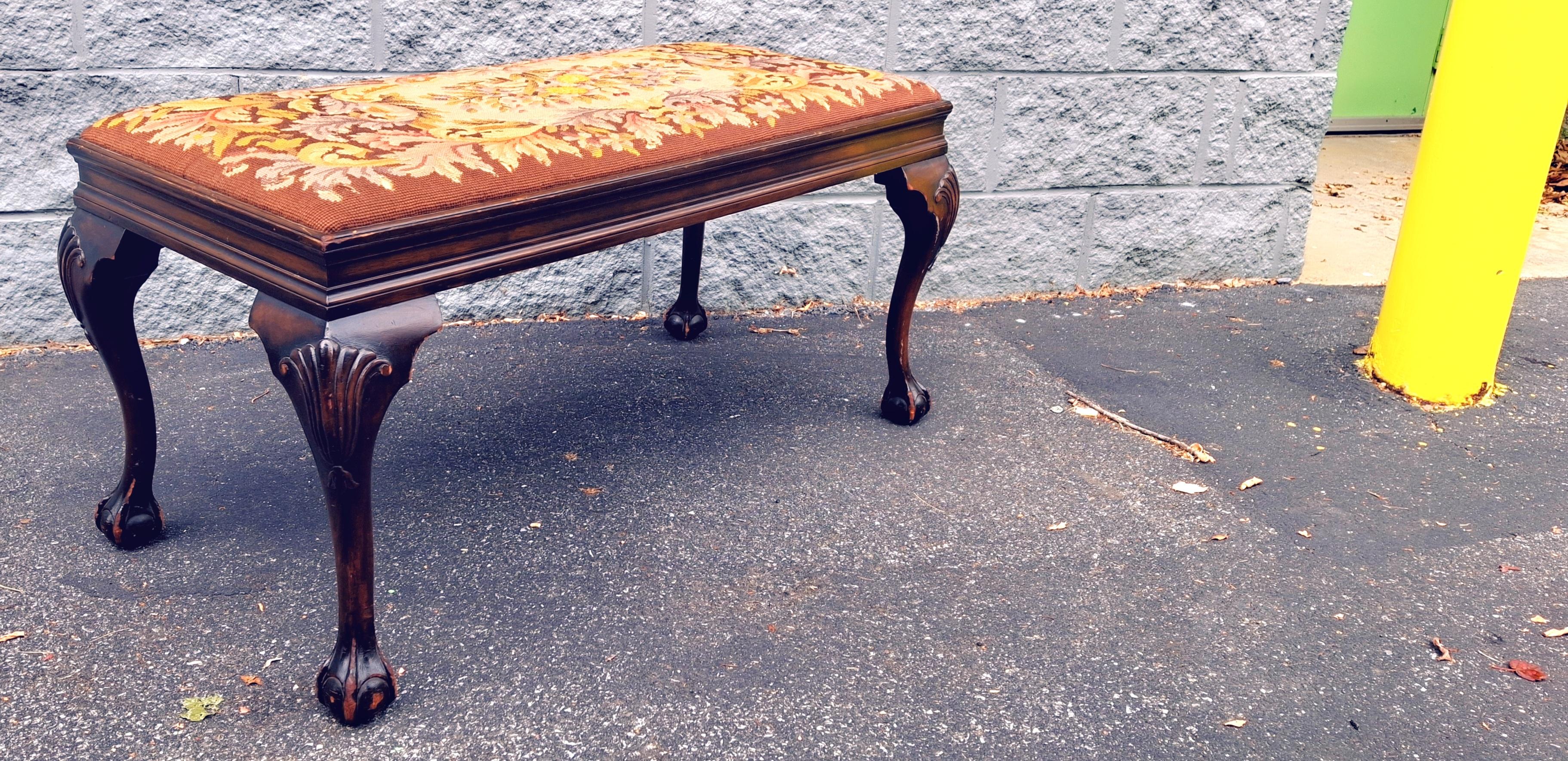 Anfang 20. Jahrhundert Chippendale Style Mahagoni Needlepoint Upholstering Bank im Angebot 1