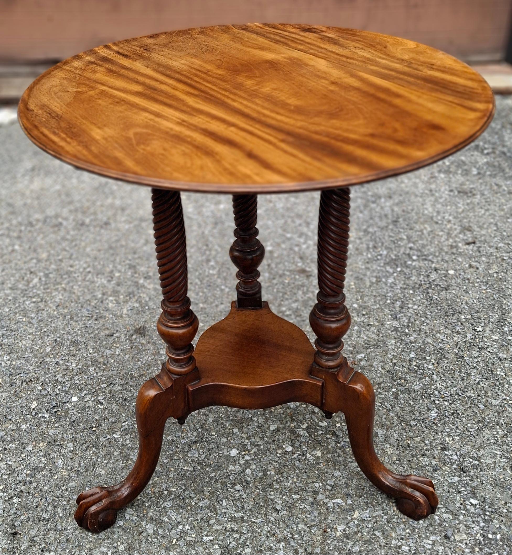 Runder Teetisch aus Mahagoni im Chippendale-Stil des frühen 20. im Zustand „Gut“ im Angebot in Germantown, MD