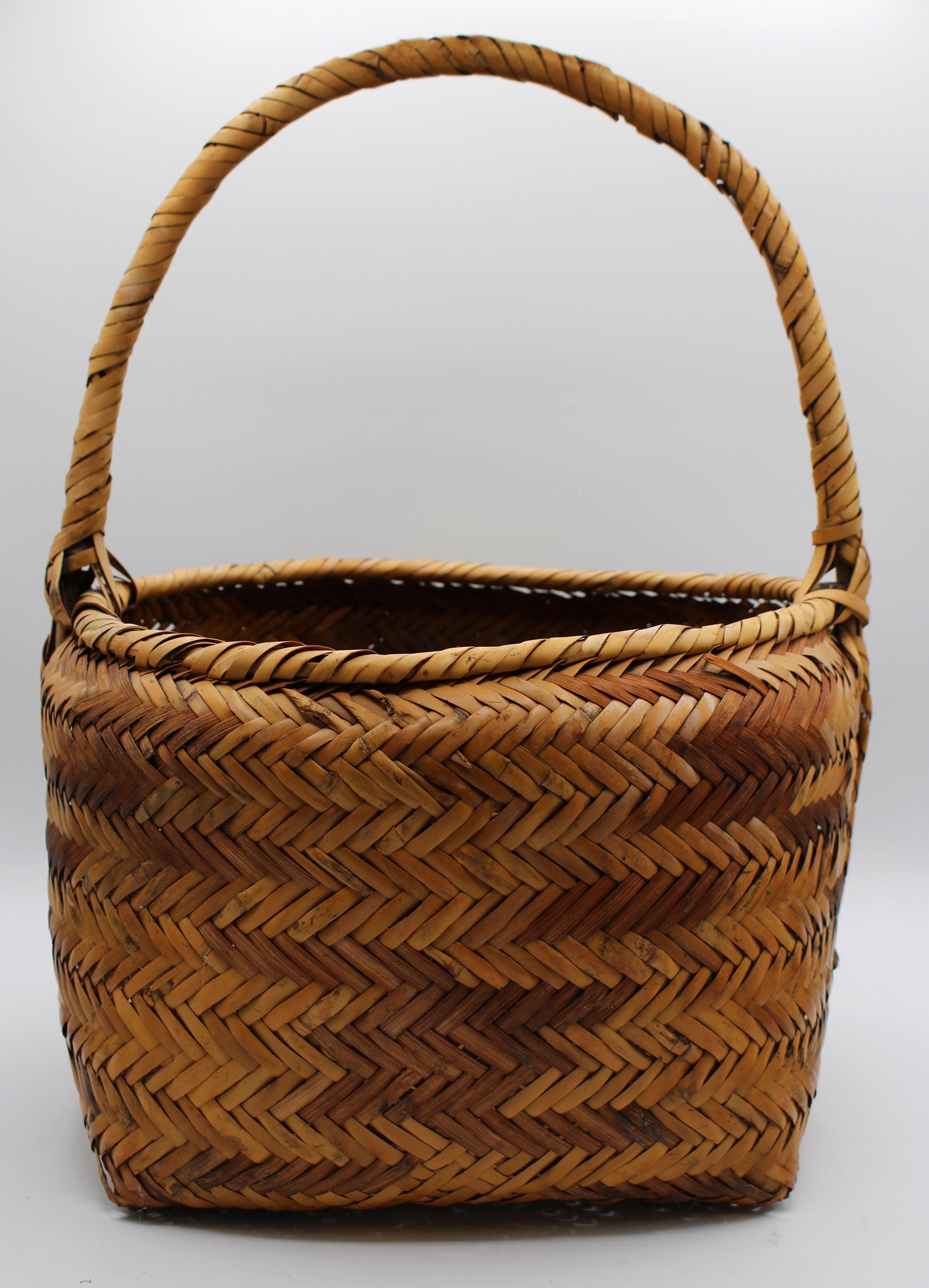 Early 20th Century Choctaw Native American Gathering Basket For Sale 3