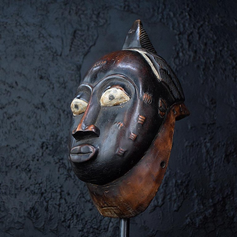 Botswanan Early 20th Century Chokwe Mask For Sale