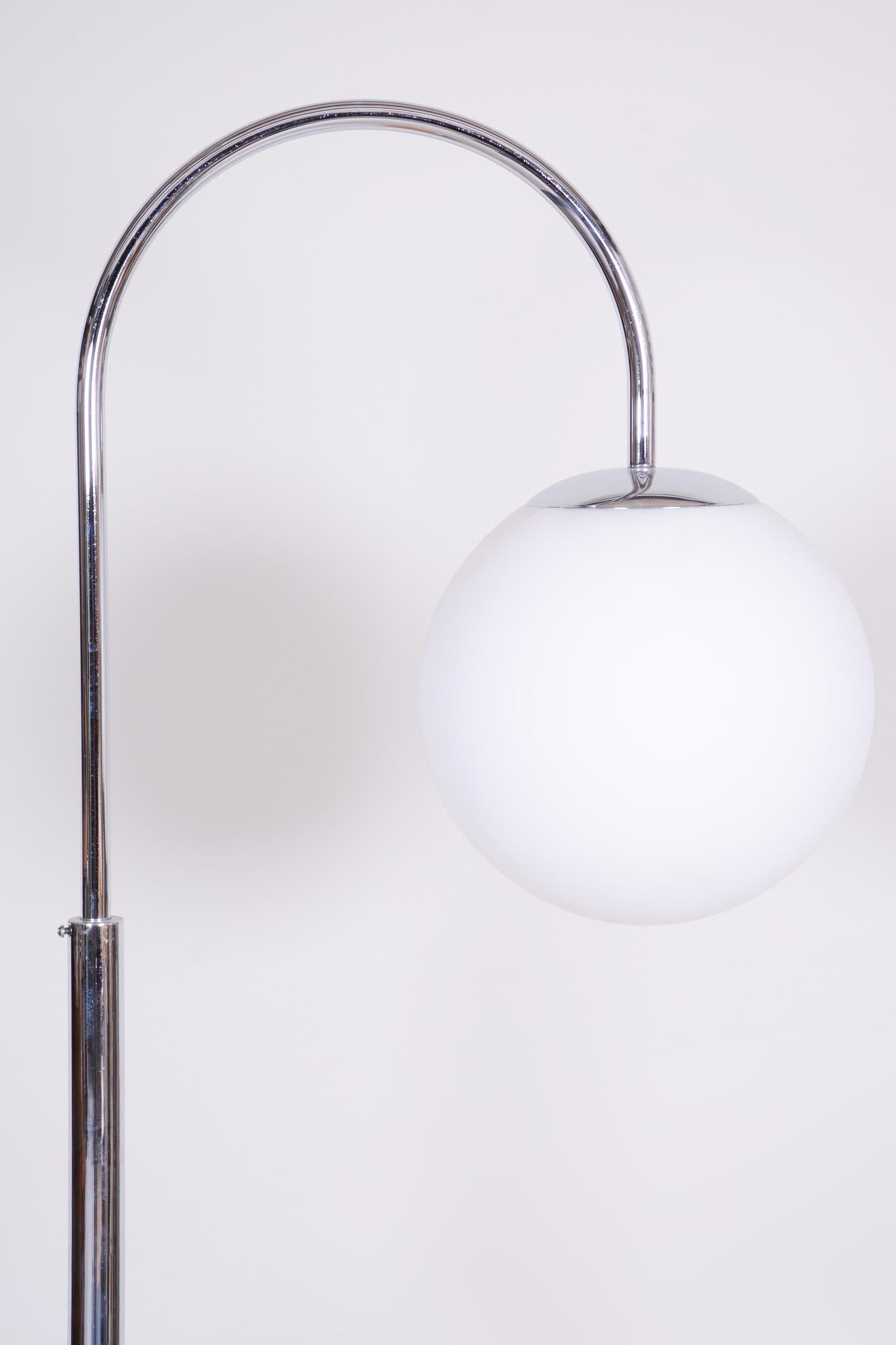 Verchromte Stehlampe des frühen 20. Jahrhunderts, Milchglas, neu elektrifiziert, 1930er Jahre im Angebot 1