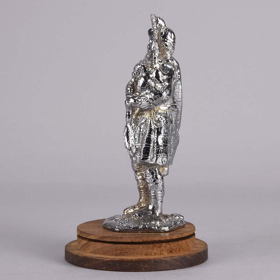 Mascot de voiture du début du 20e siècle en chrome sur laiton intitulé « Bagpipes ». en vente 1
