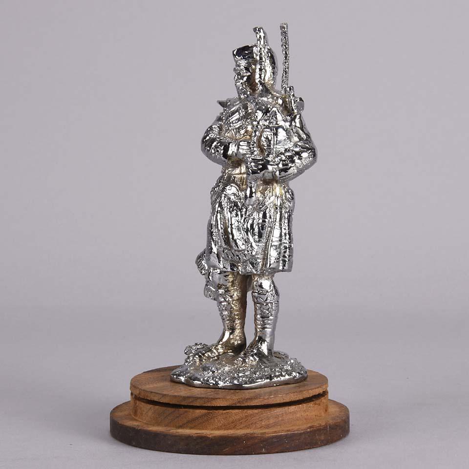 Mascot de voiture du début du 20e siècle en chrome sur laiton intitulé « Bagpipes ». en vente 2