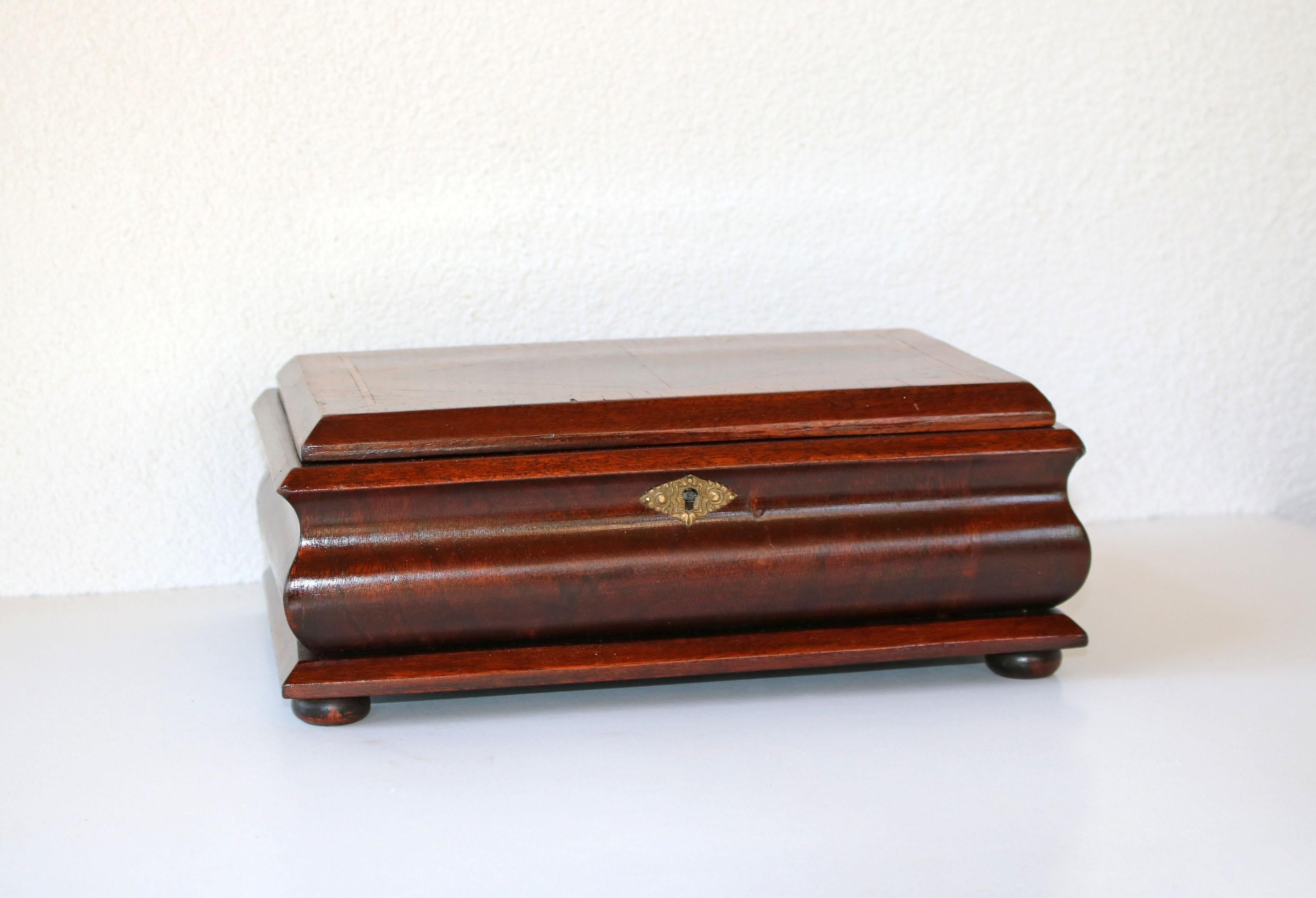 A very nice cigar box suitable to any smoking room with ample space even for the biggest cigars and accessories.