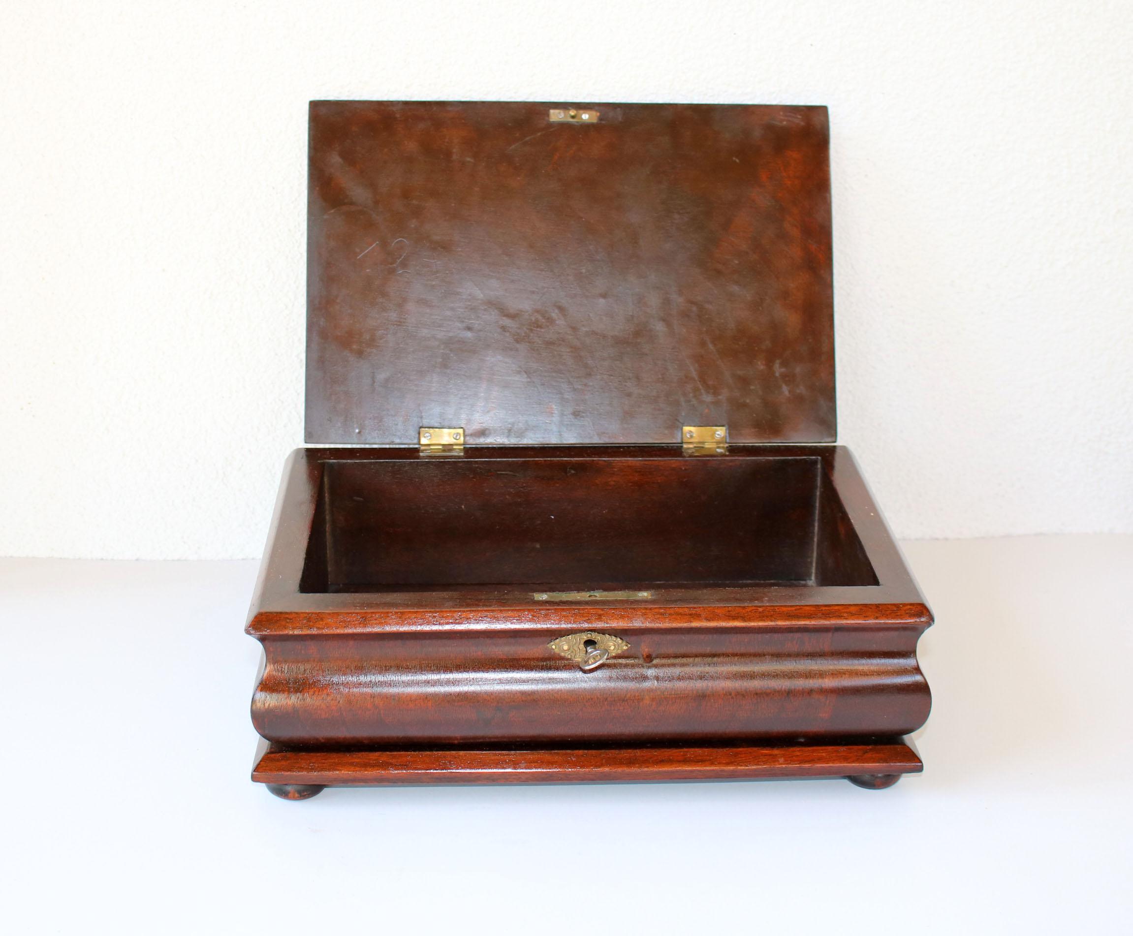 Late Victorian Early 20th Century Cigar Box For Sale