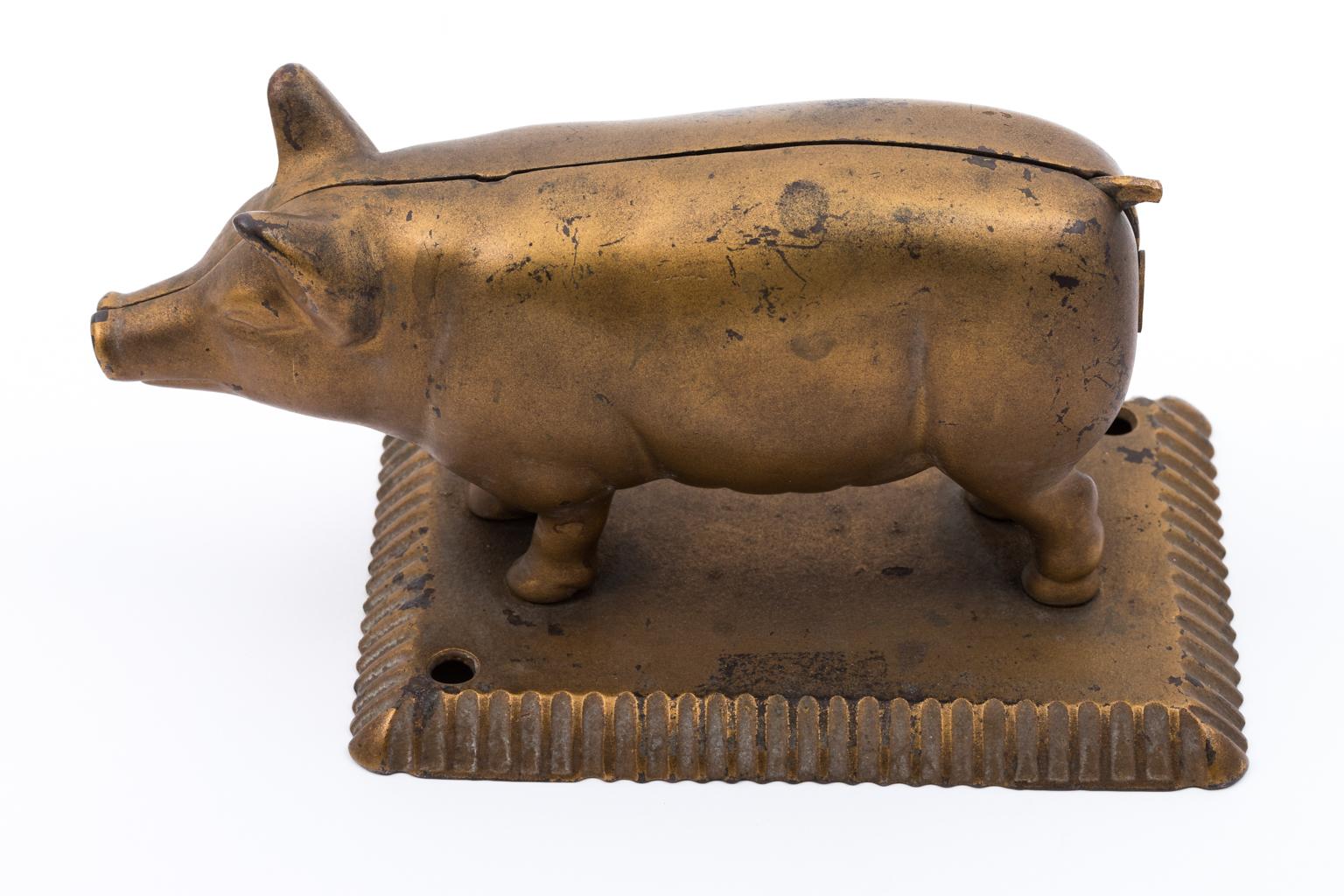 Early 20th Century Cigar Cutter Pig In Good Condition In Stamford, CT