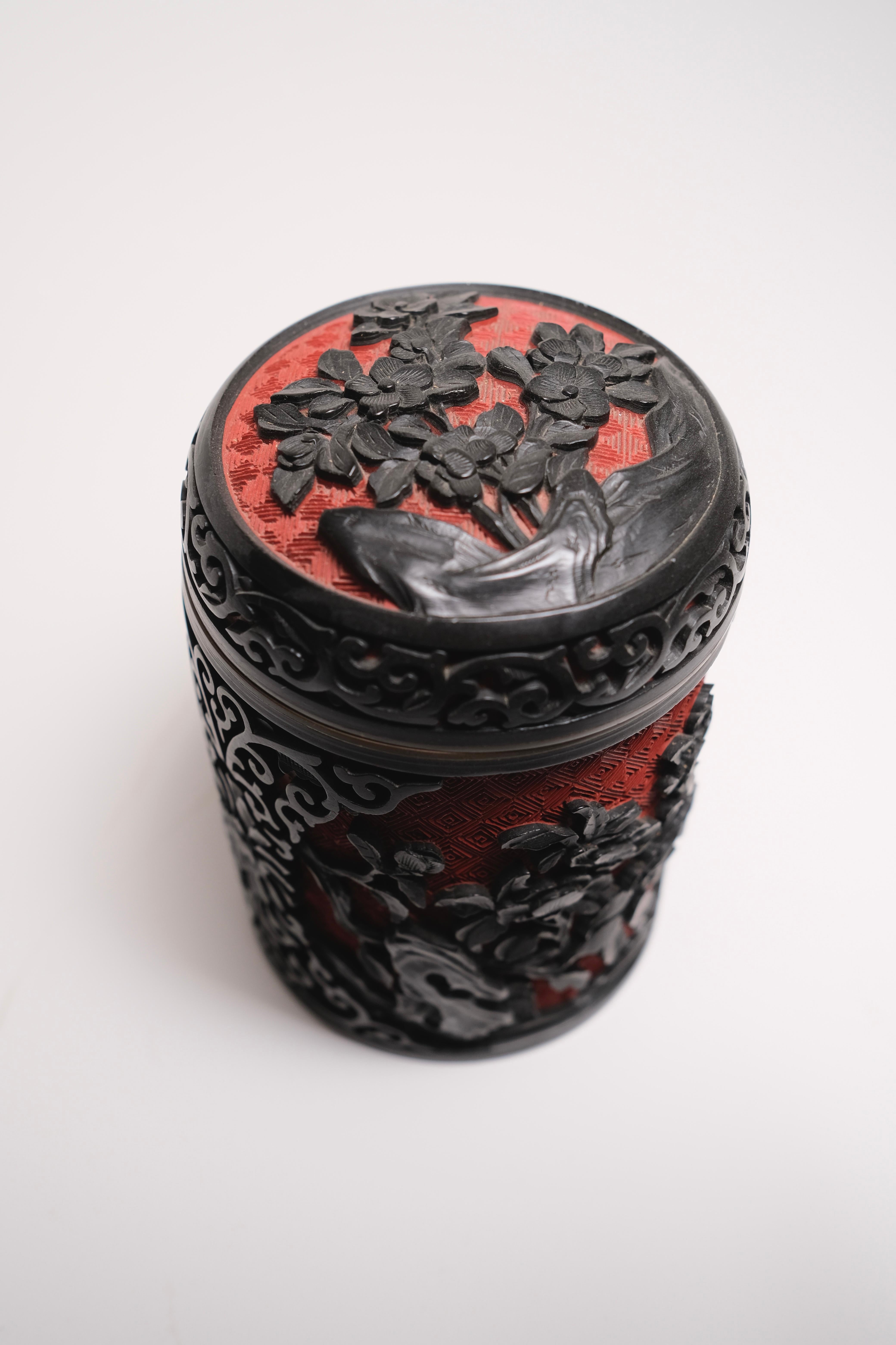 Chinese Export Early 20th Century Cinnabar Chinese Covered Jar For Sale