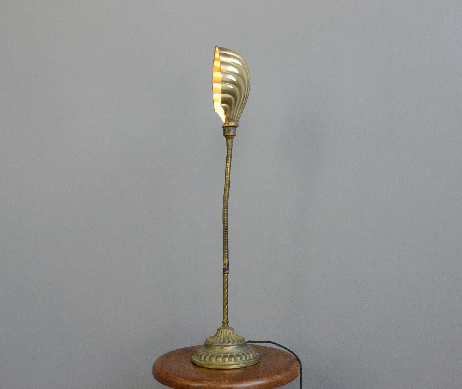 Early 20th Century Clam Shell Desk Lamp, circa 1910 3