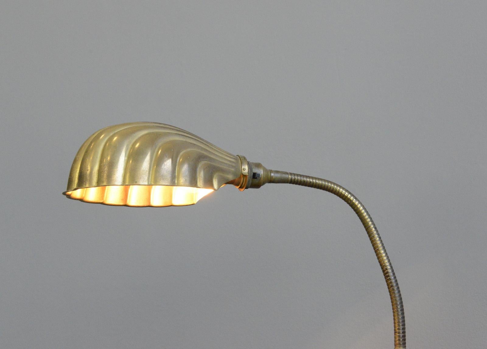 Early 20th Century Clam Shell Desk Lamp, circa 1910 1