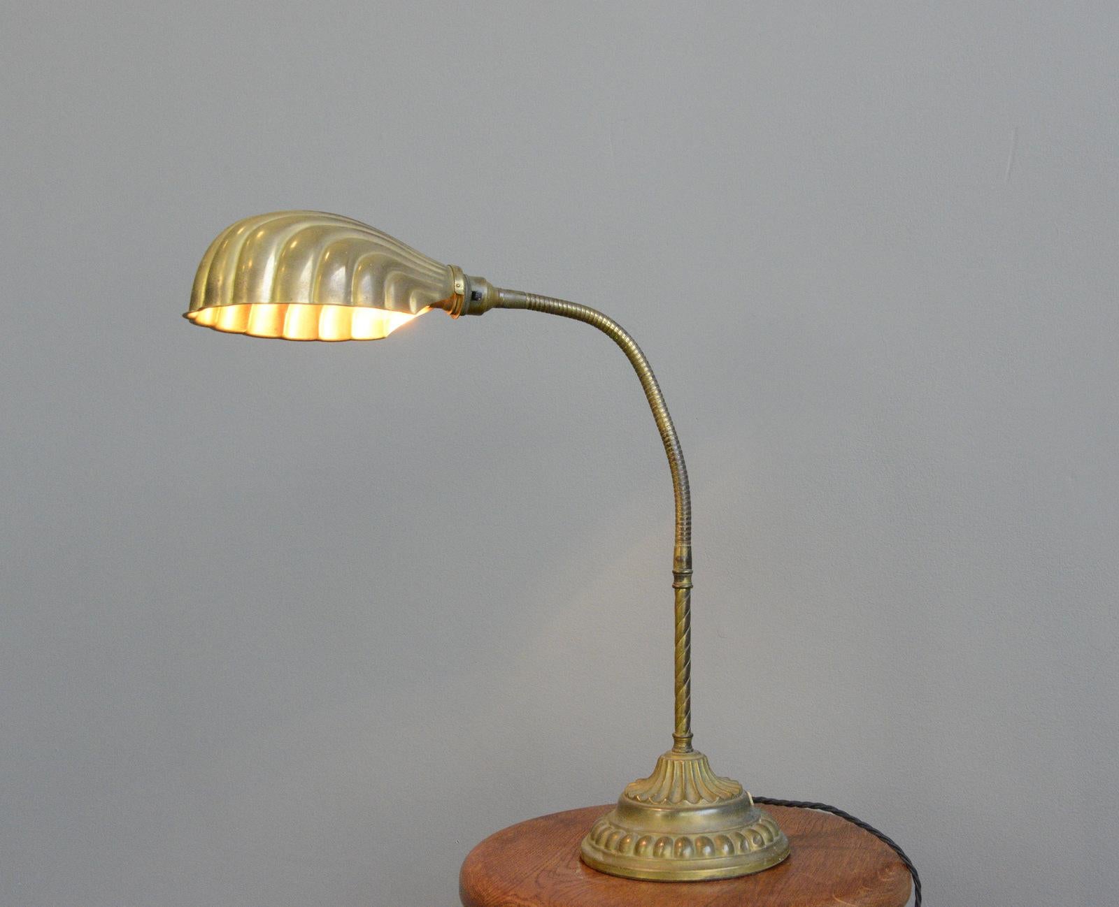 Early 20th Century Clam Shell Desk Lamp, circa 1910 2
