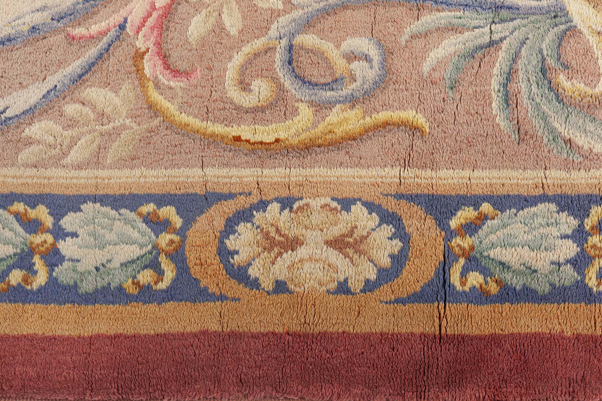 Klassischer französischer Savonnerie-Teppich aus dem frühen 20. im Zustand „Gut“ im Angebot in New York, NY