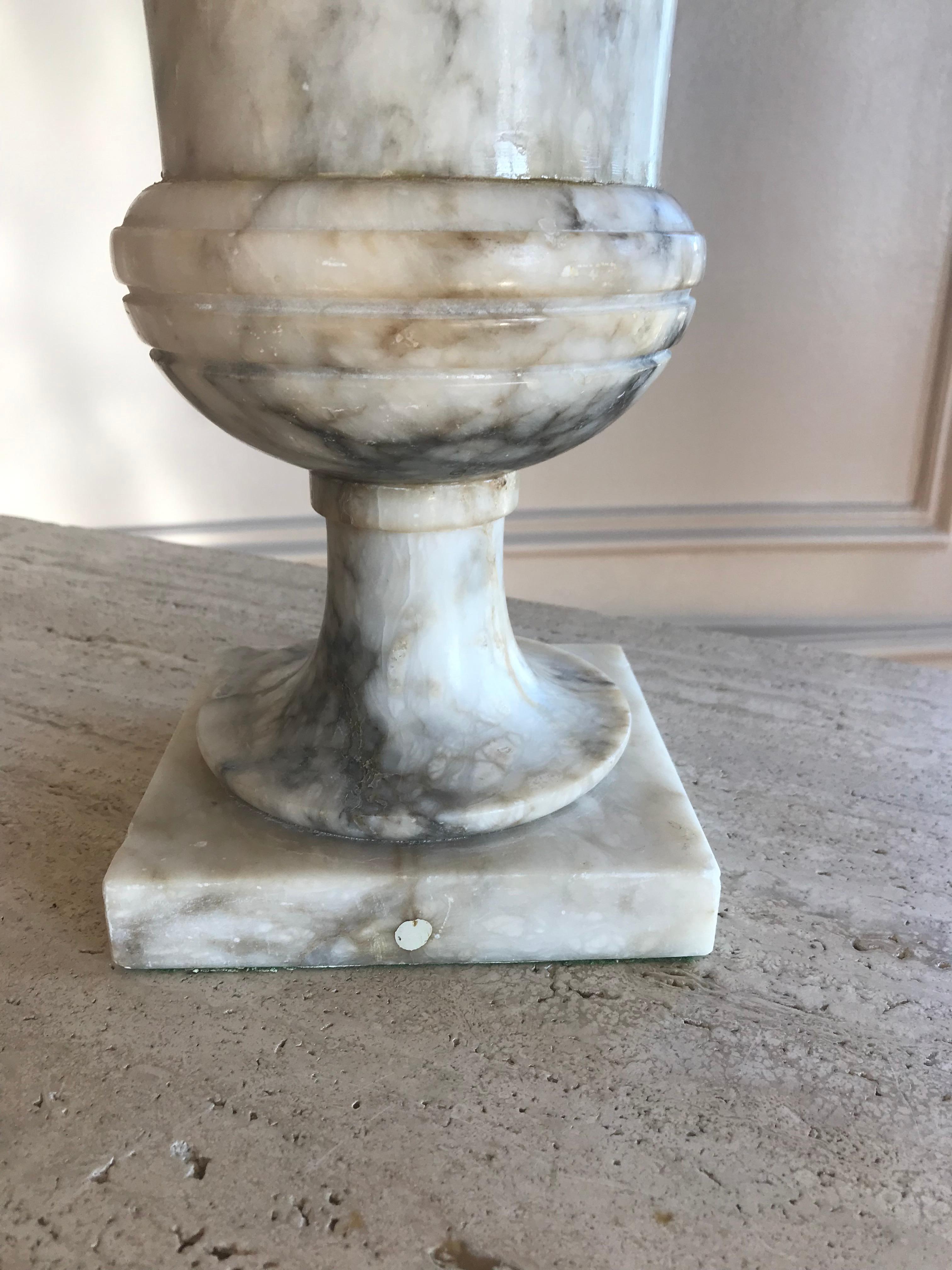 Early 20th century French hand carved Classic-form marble urn with banded middle and flared base on square plinth. 

Measures: Base is 6